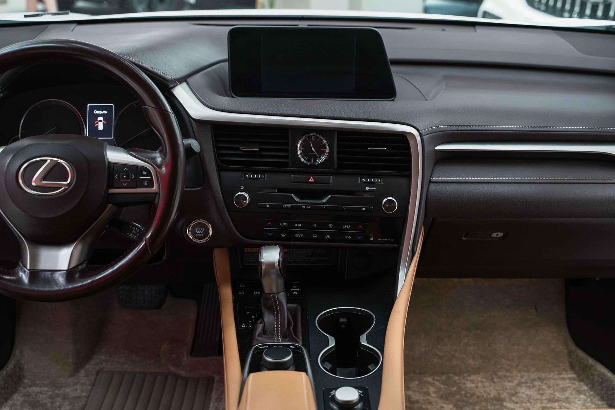 Lexus RX 2016, белый, ДЦ Орехово