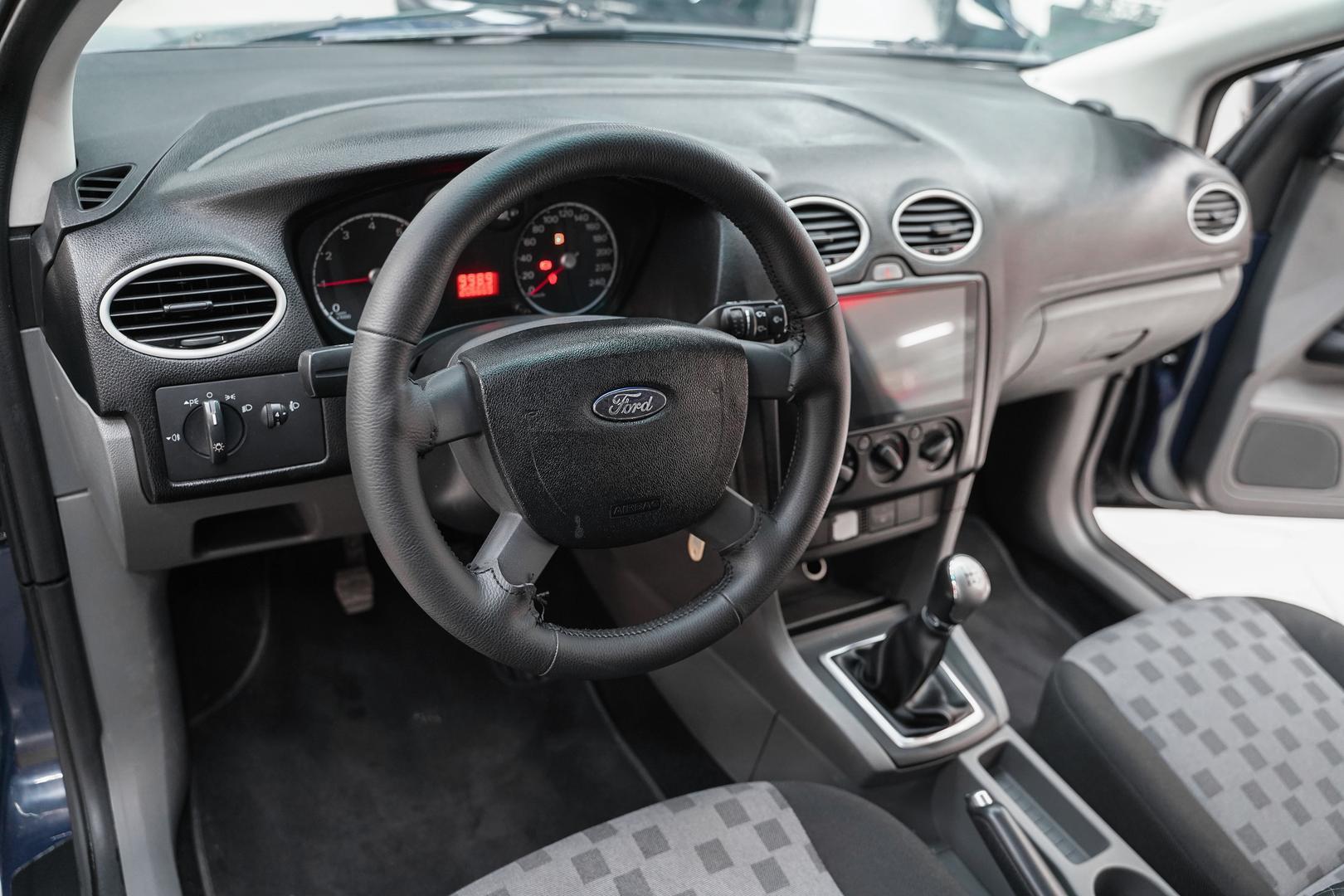 Ford Focus 2010, синий, ДЦ Орехово