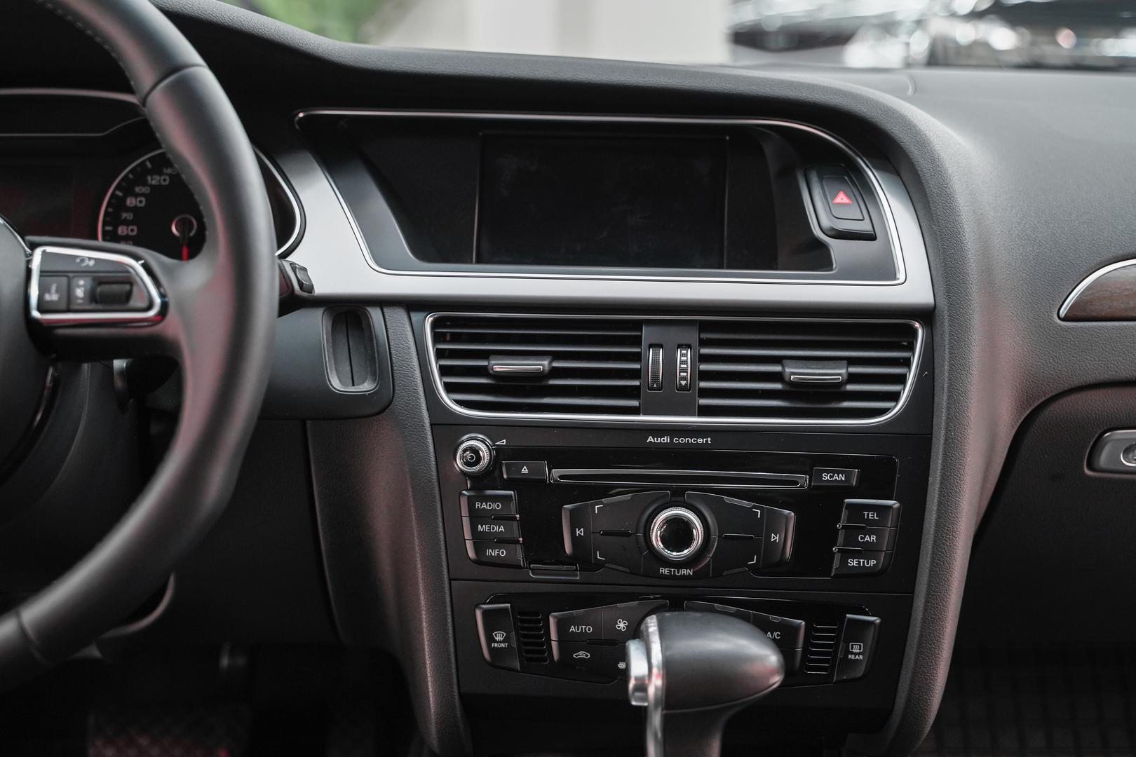 Audi A4 2014, серебряный, ДЦ Орехово