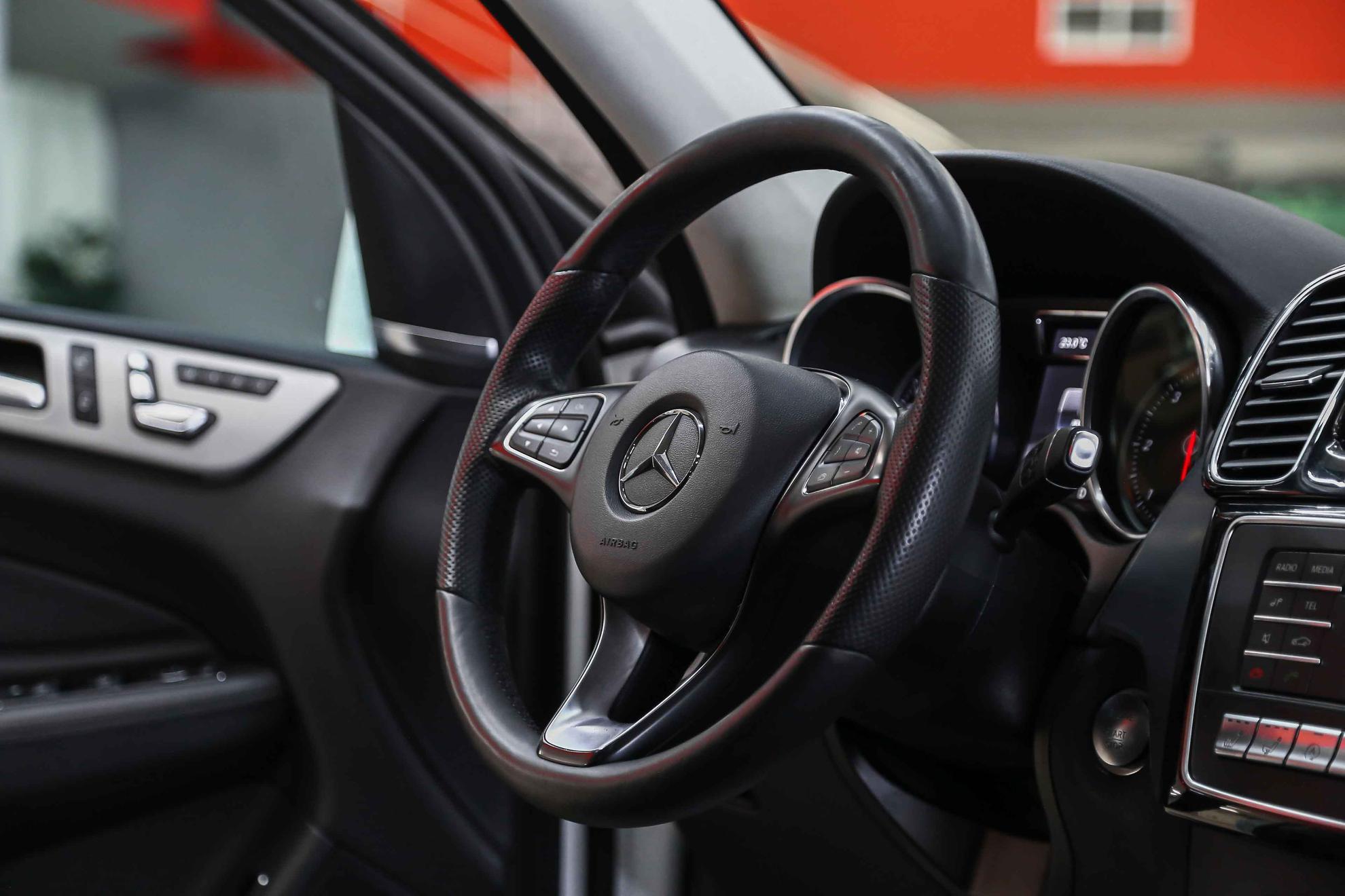 Mercedes-Benz GLE 2016, белый, ДЦ Орехово