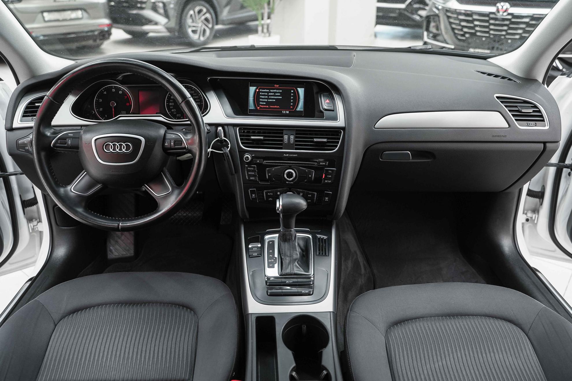 Audi A4 2014, белый, ДЦ Орехово