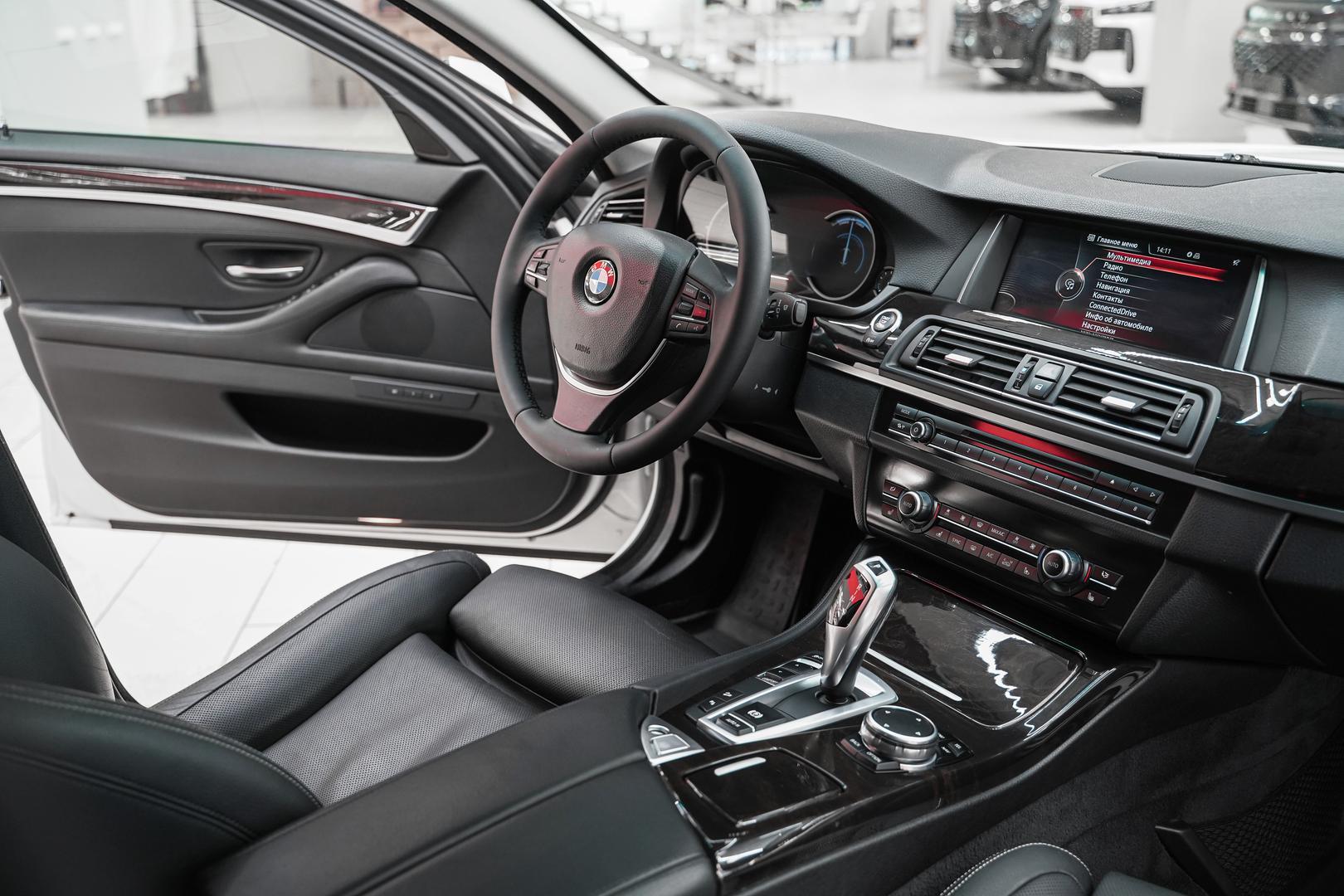 BMW 5 серии 2015, белый, ДЦ Орехово
