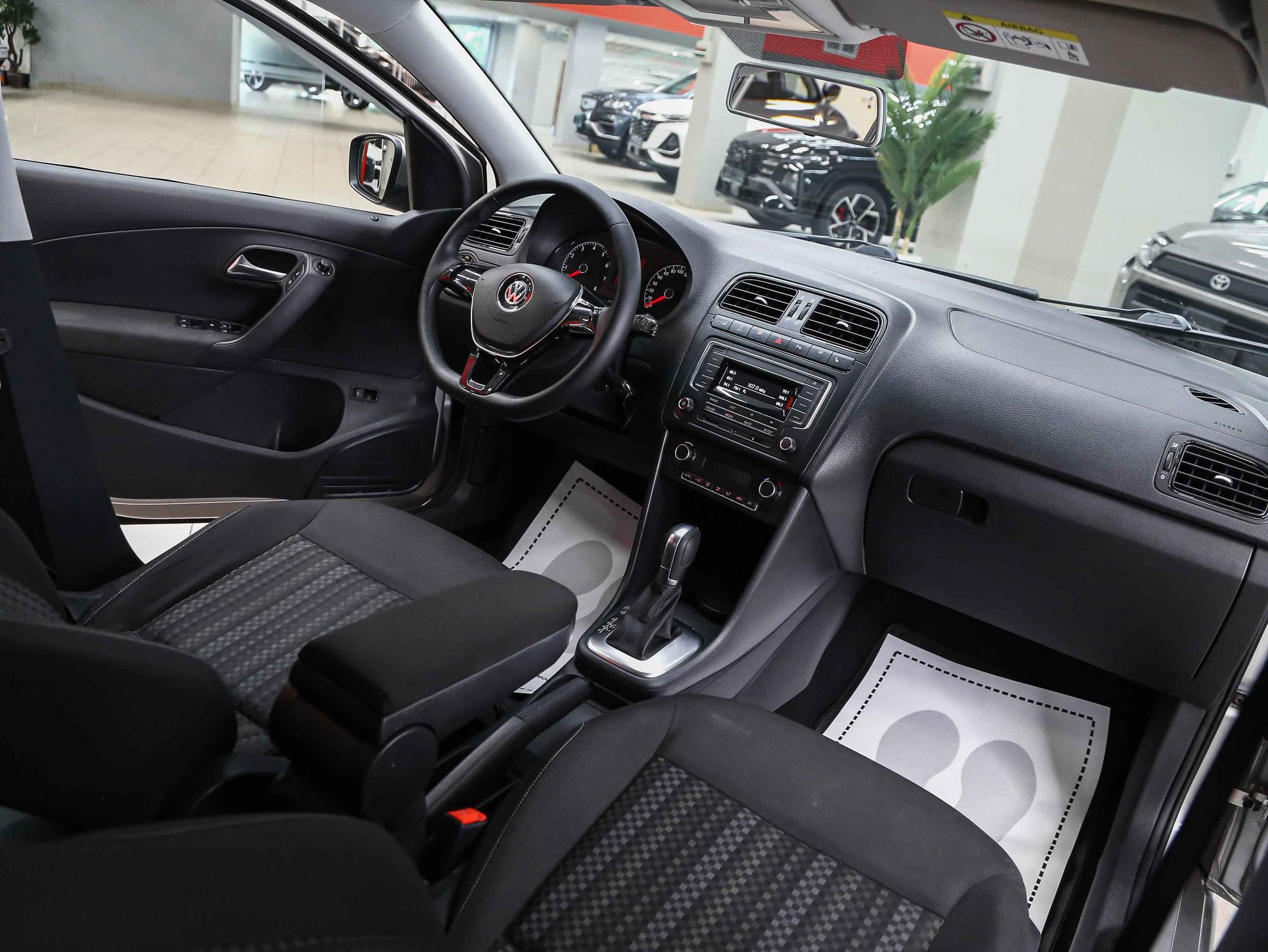 Volkswagen Polo 2017, серебряный, ДЦ Орехово