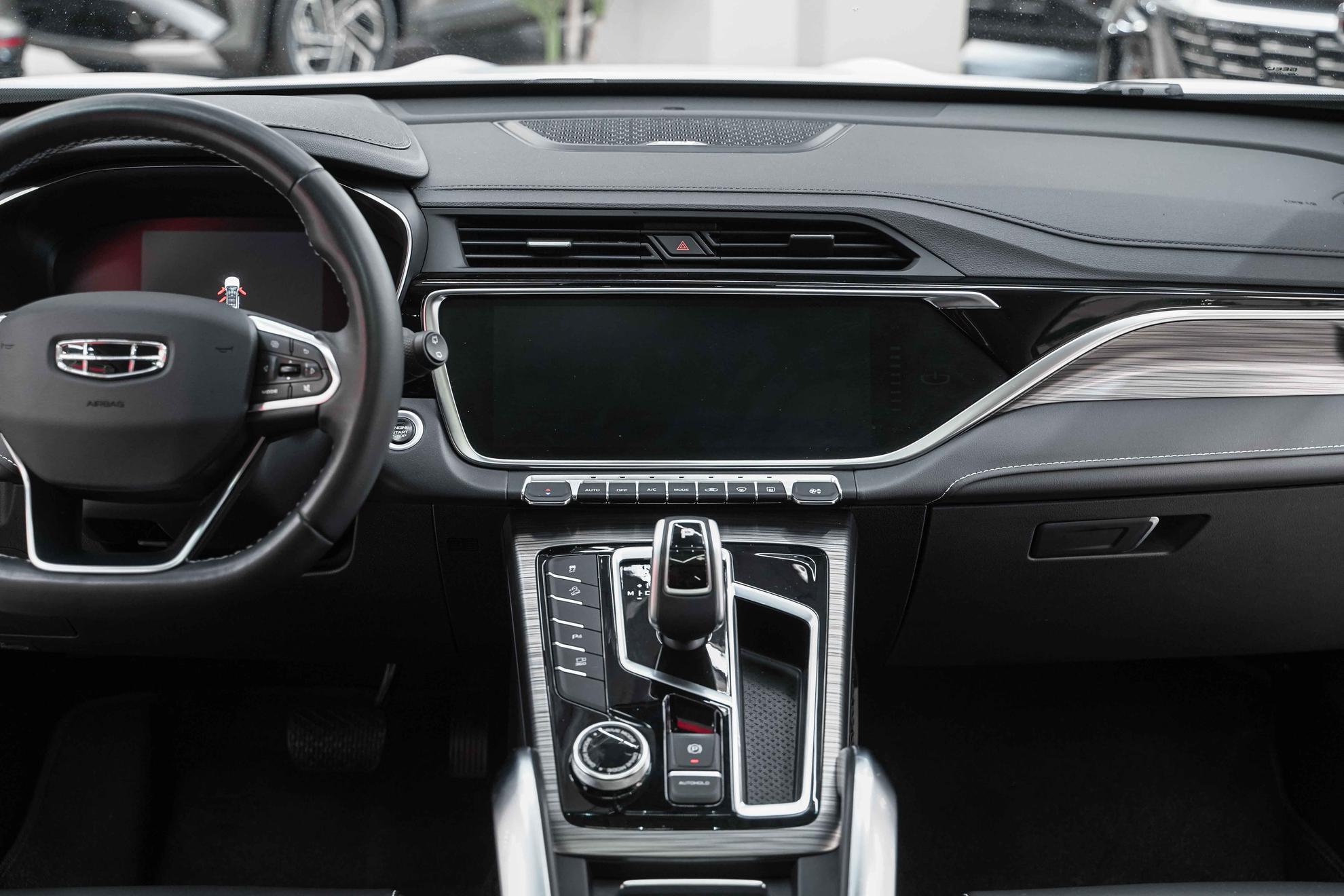 Geely Atlas Pro 2023, белый, ДЦ Орехово