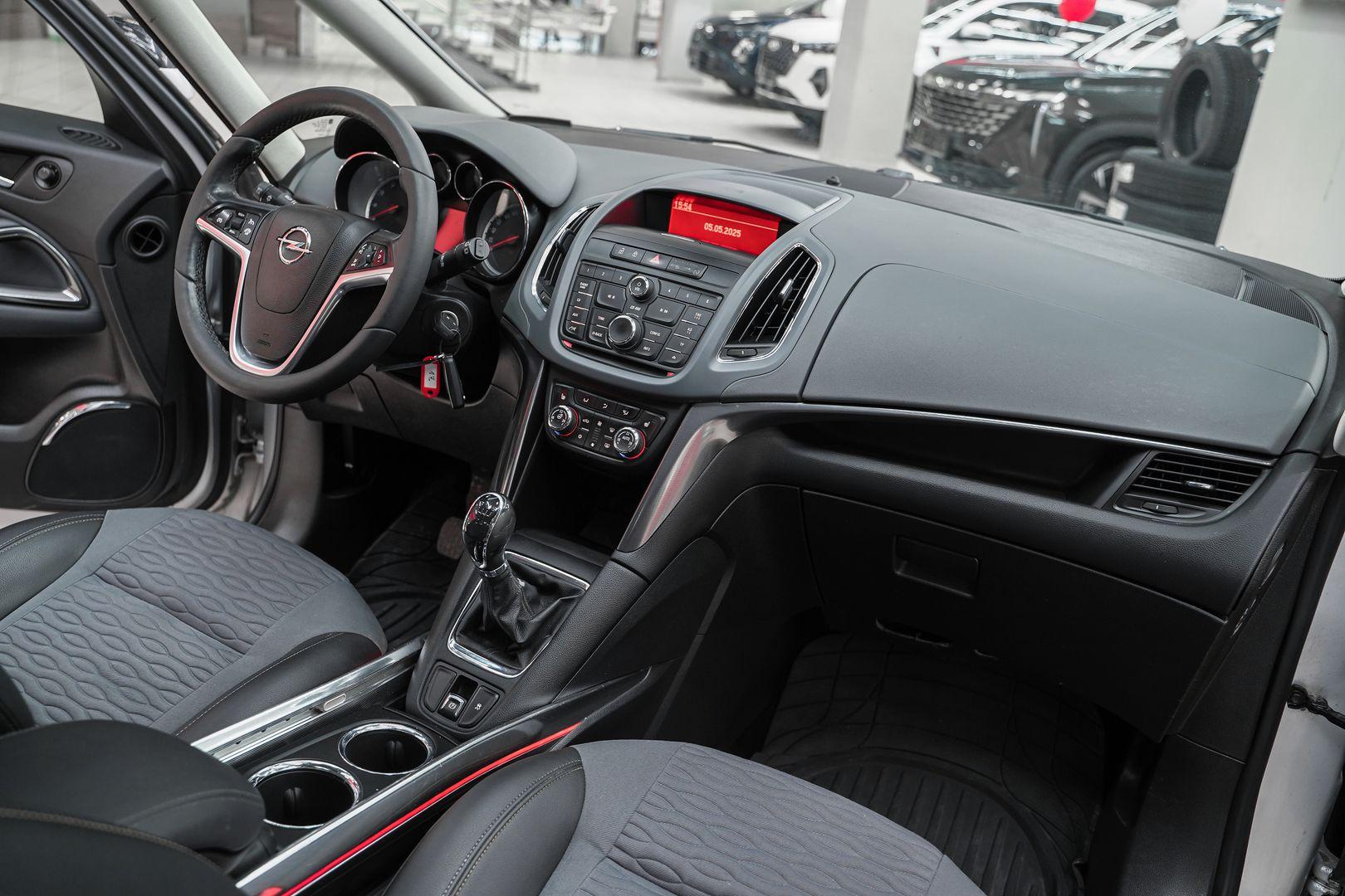 Opel Zafira 2013, серебряный, ДЦ Орехово