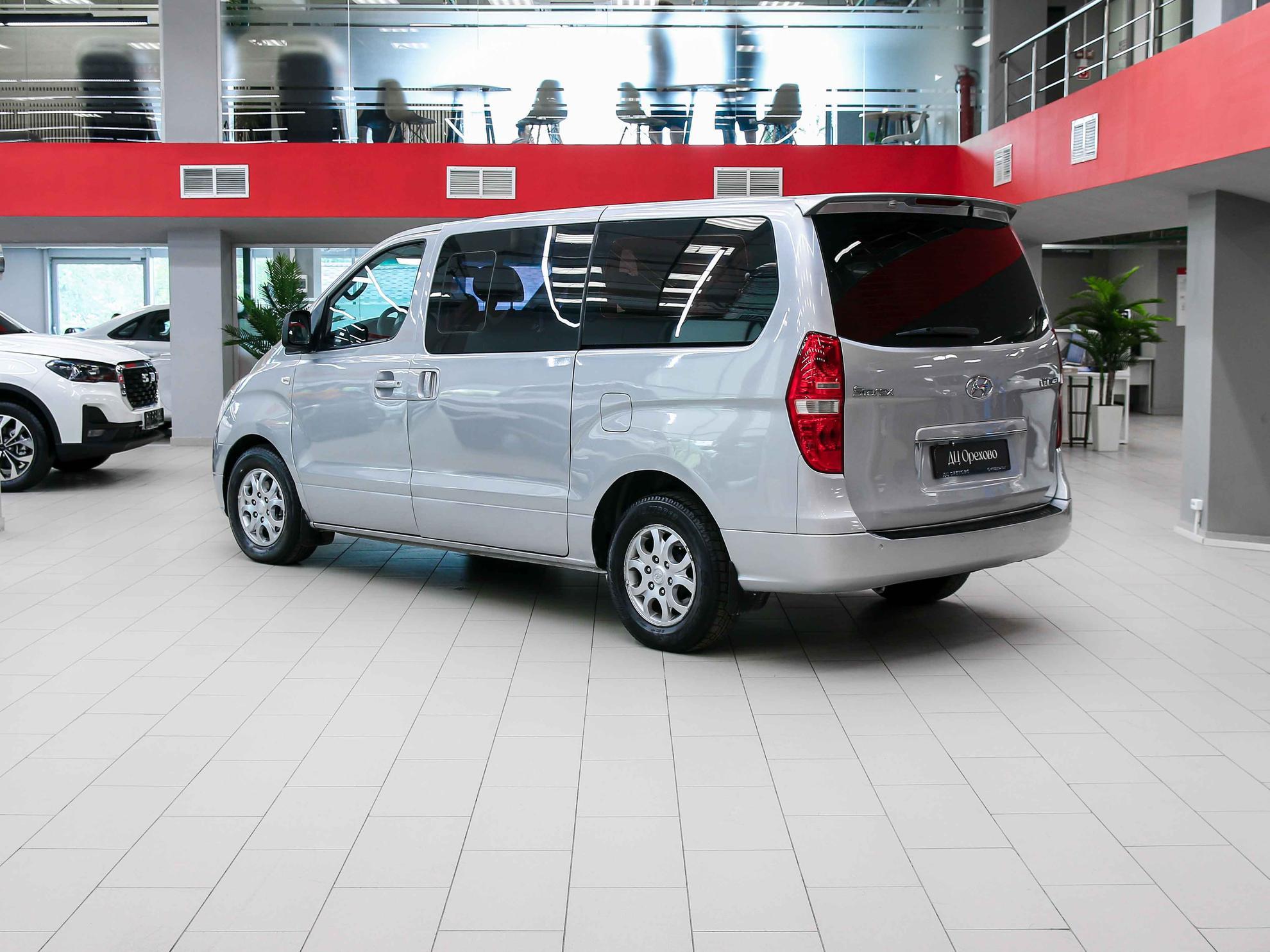 Hyundai Grand Starex 2009, серый, ДЦ Орехово