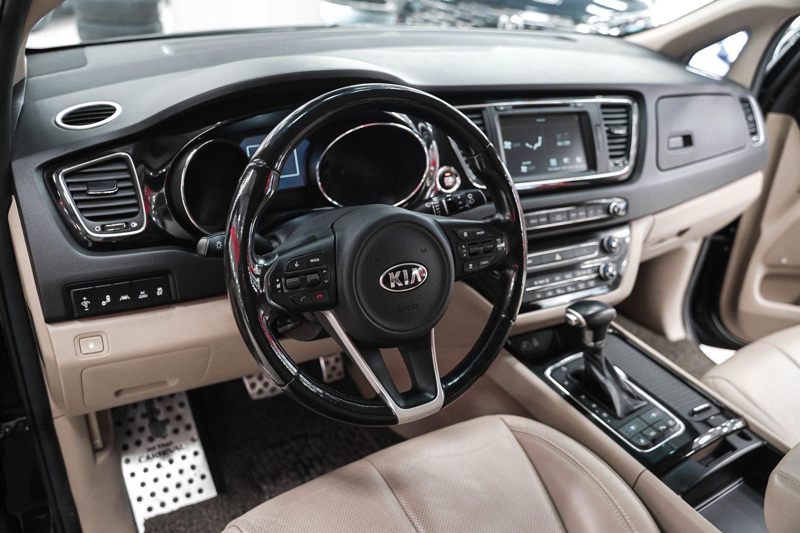 Kia Carnival 2017, черный, ДЦ Орехово