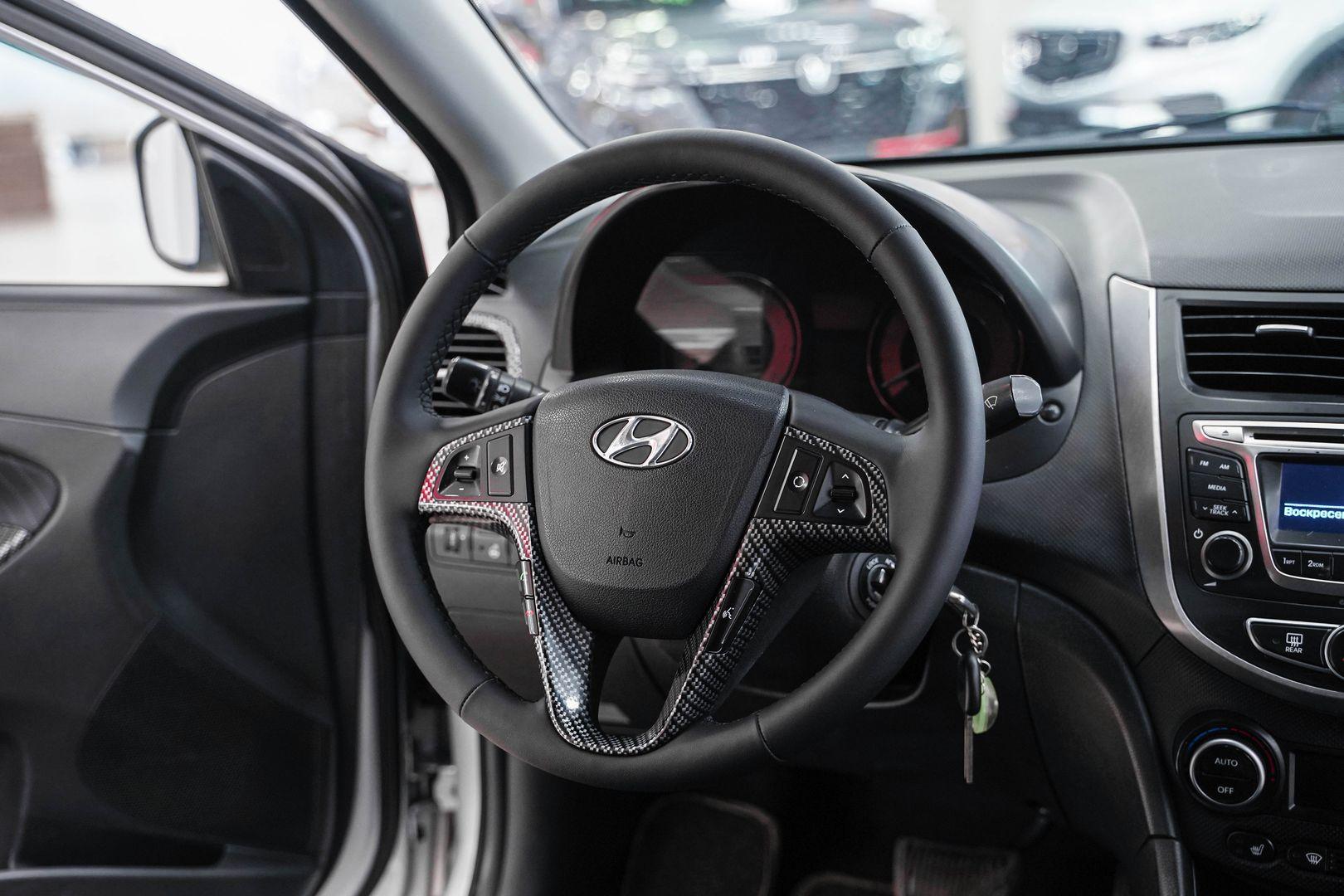 Hyundai Solaris 2015, серебряный, ДЦ Орехово