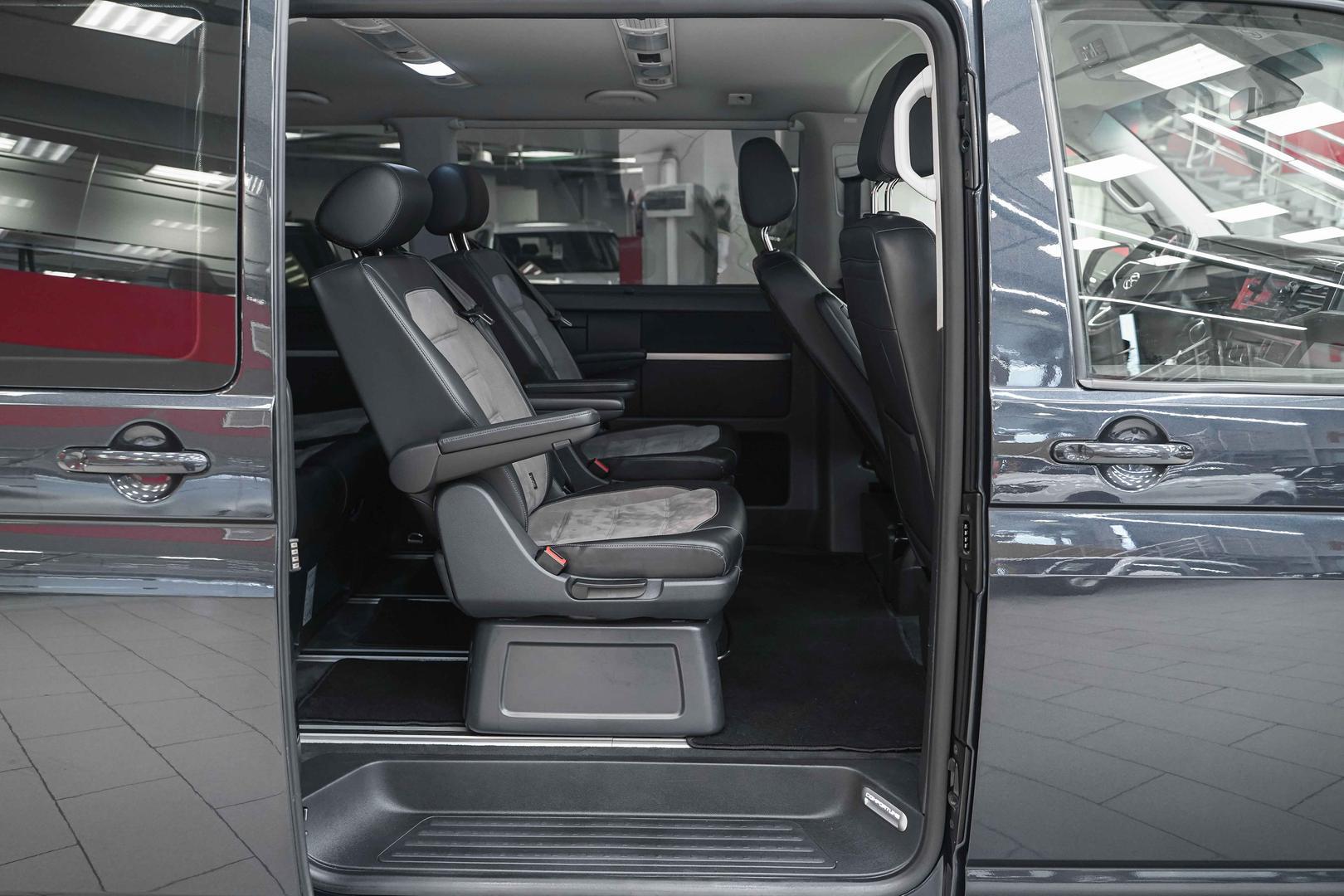 Volkswagen Multivan 2020, синий, ДЦ Орехово