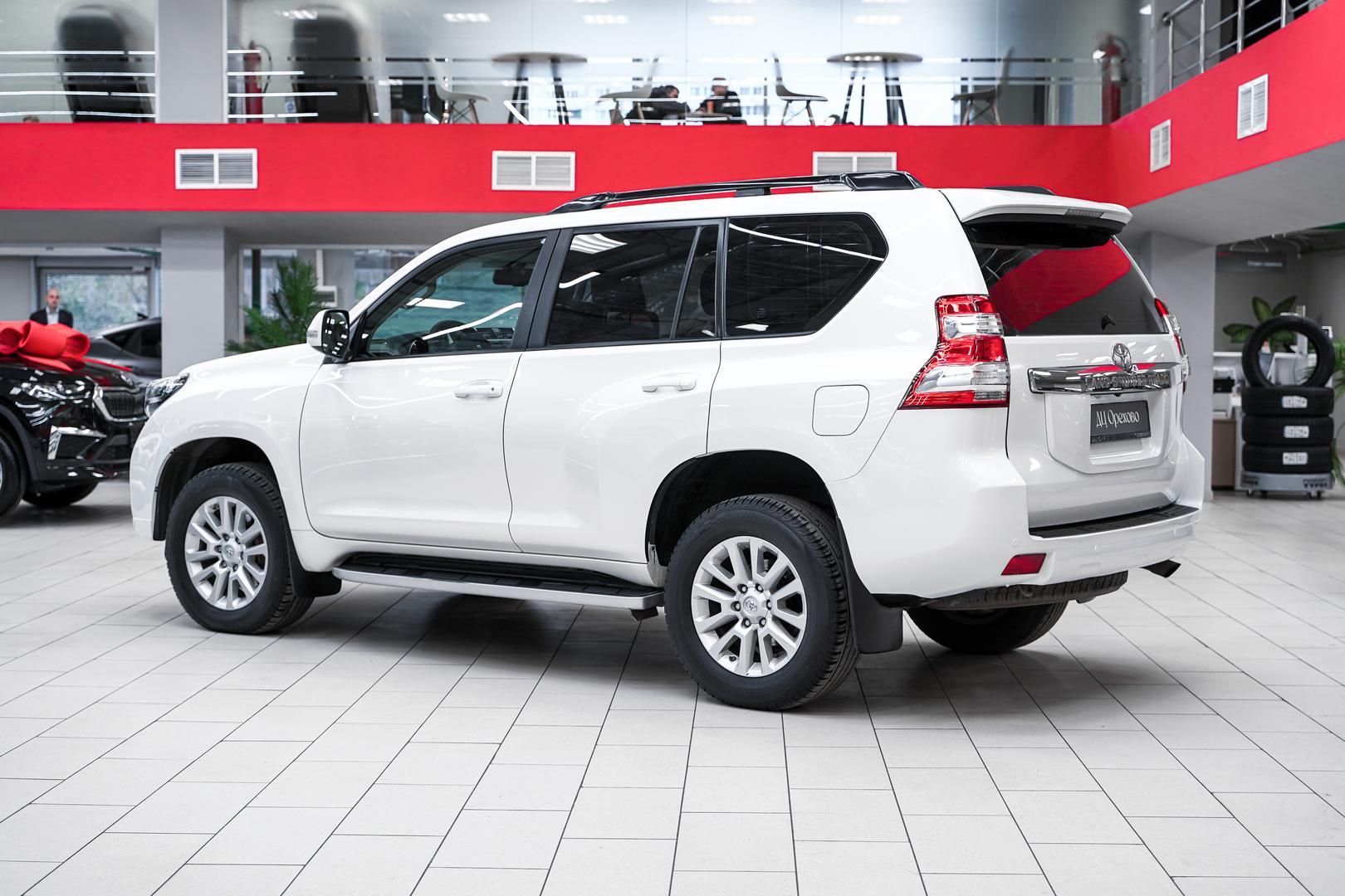 Toyota Land Cruiser Prado 2014, белый, ДЦ Орехово