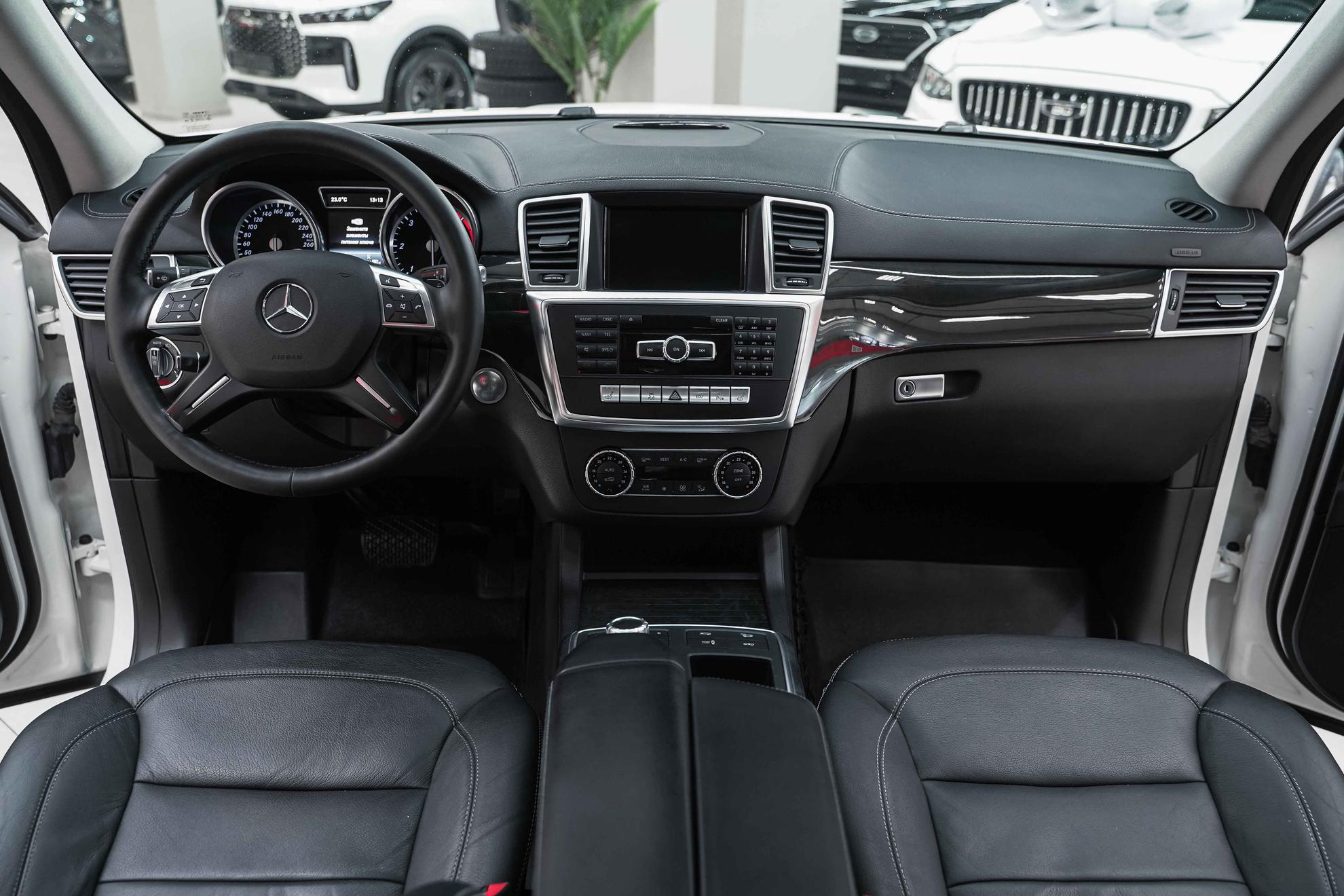 Mercedes-Benz GL-Класс 2015, белый, ДЦ Орехово