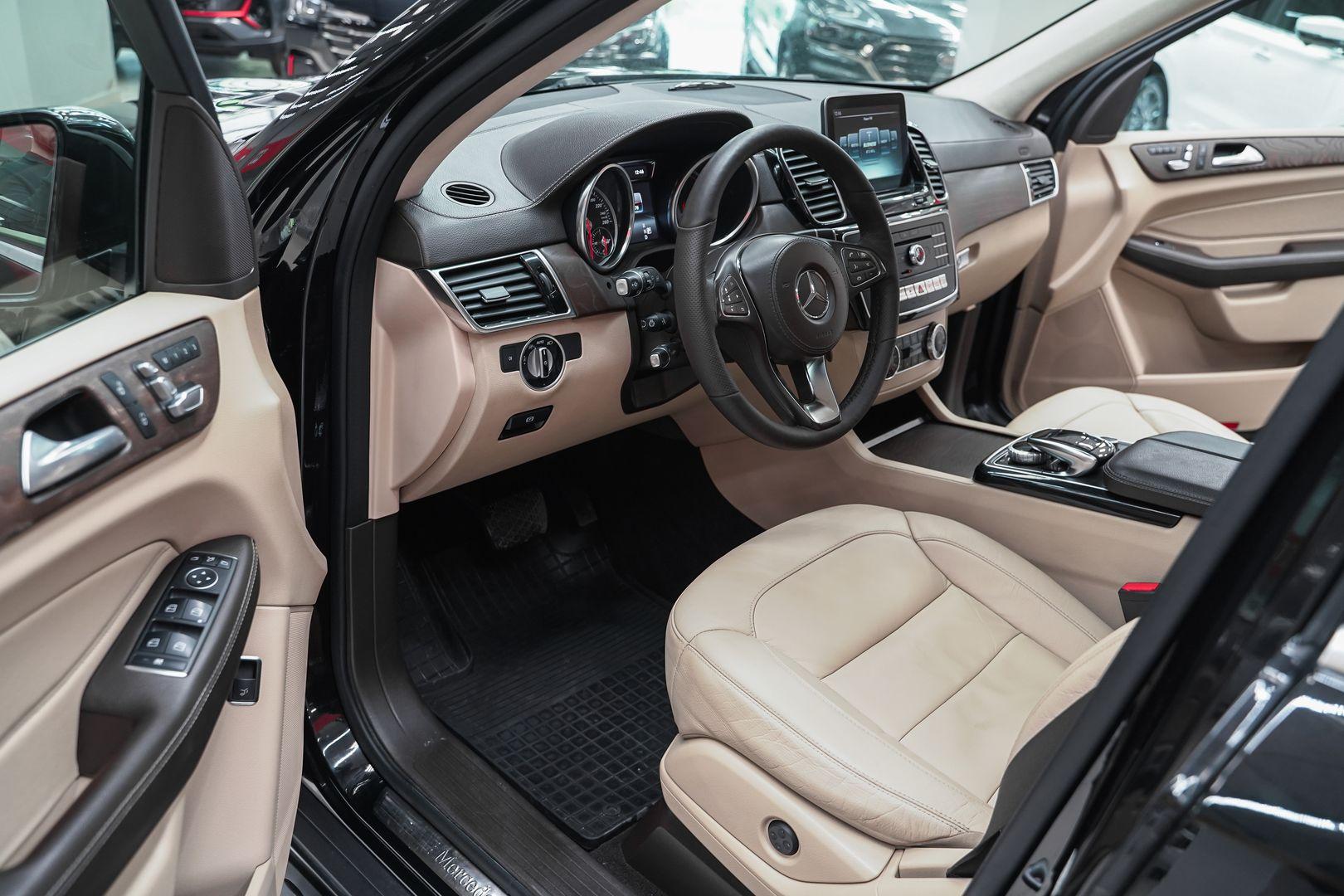 Mercedes-Benz GLS 2016, черный, ДЦ Орехово