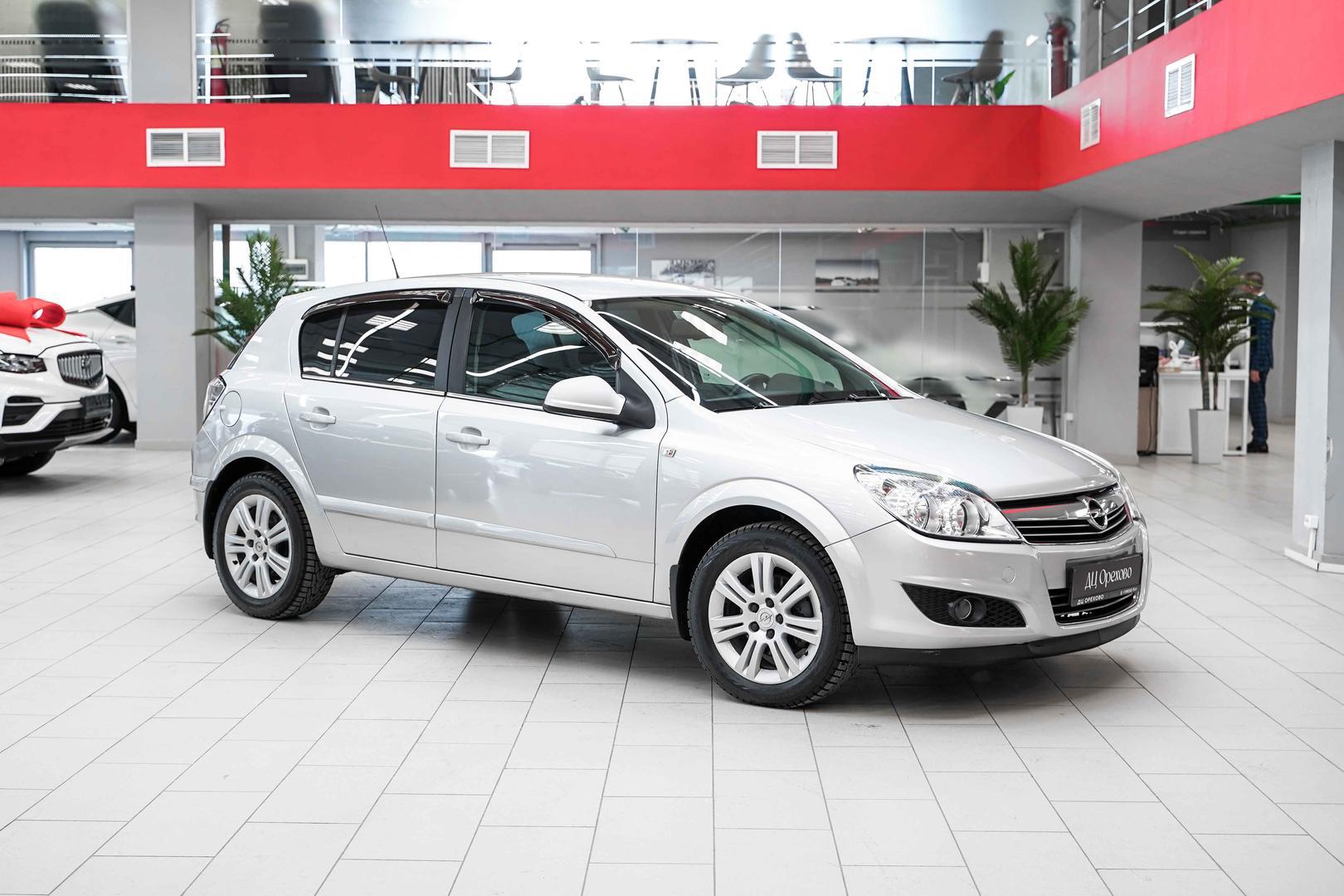 Opel Astra 2011, серебряный, ДЦ Орехово