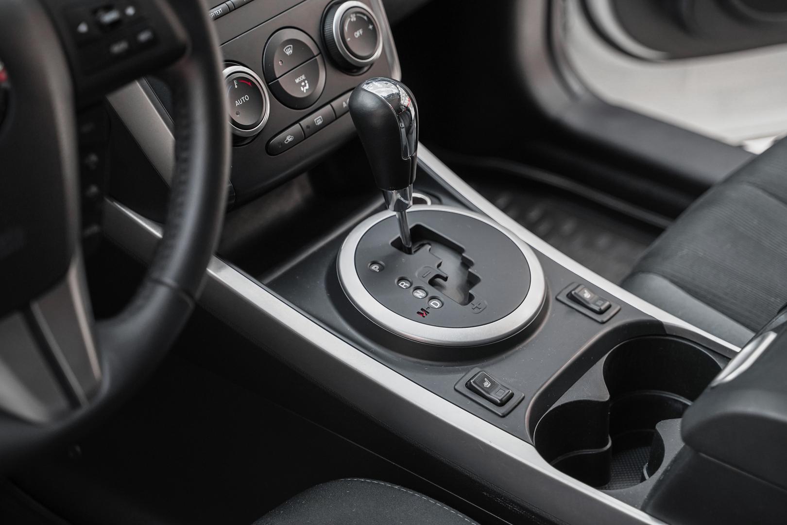 Mazda CX-7 2011, белый, ДЦ Орехово
