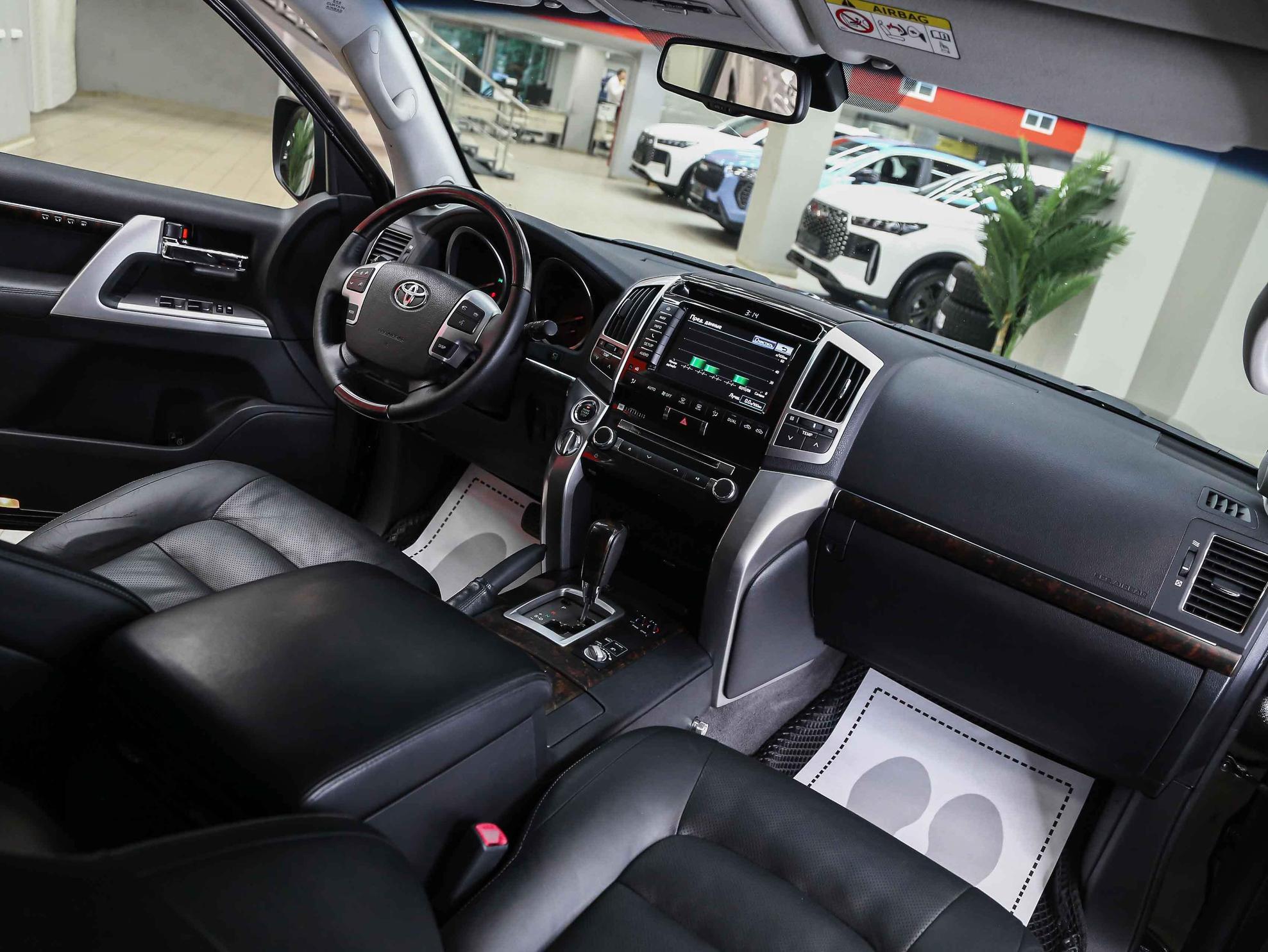 Toyota Land Cruiser 2013, черный, ДЦ Орехово