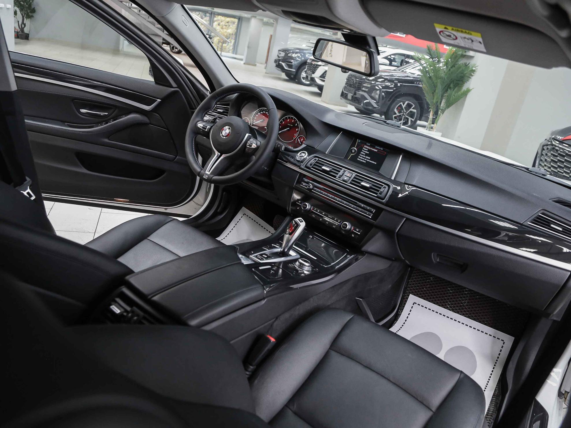BMW 5 серии 2014, белый, ДЦ Орехово