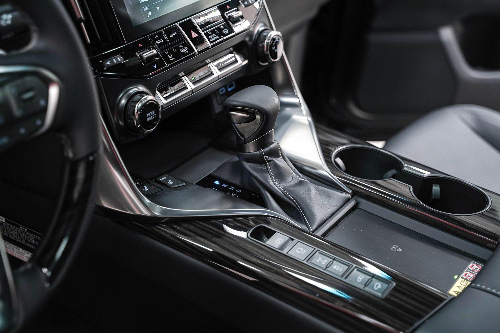 Lexus LX 2024, черный, ДЦ Орехово