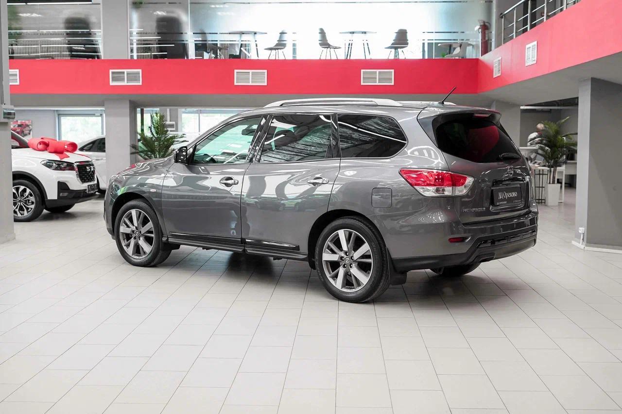 Nissan Pathfinder 2015, серый, ДЦ Орехово