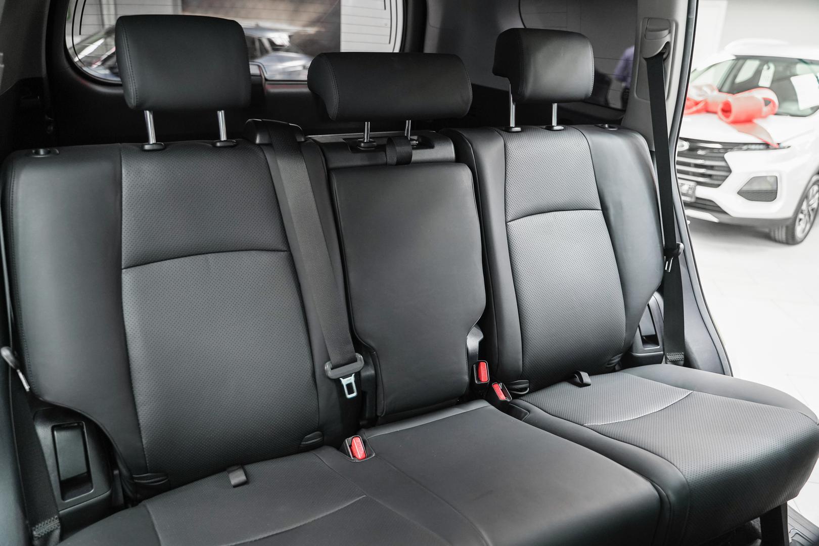 Toyota Land Cruiser Prado 2015, белый, ДЦ Орехово