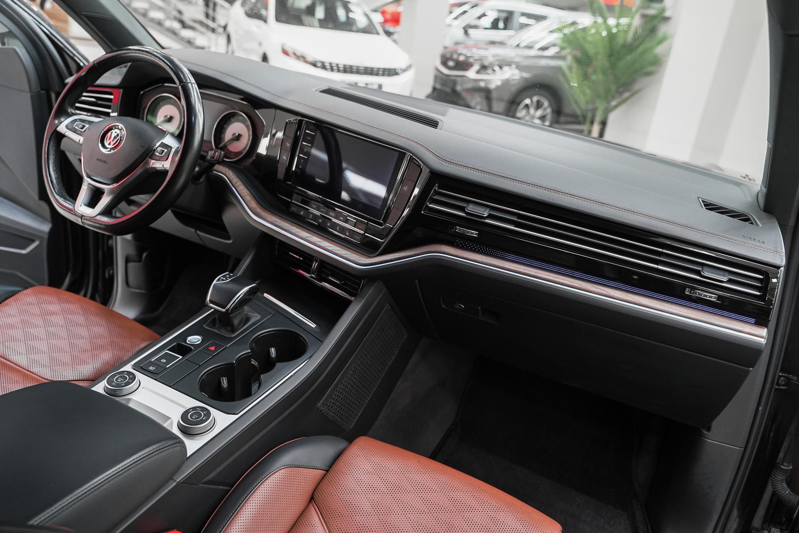 Volkswagen Touareg 2018, коричневый, ДЦ Орехово