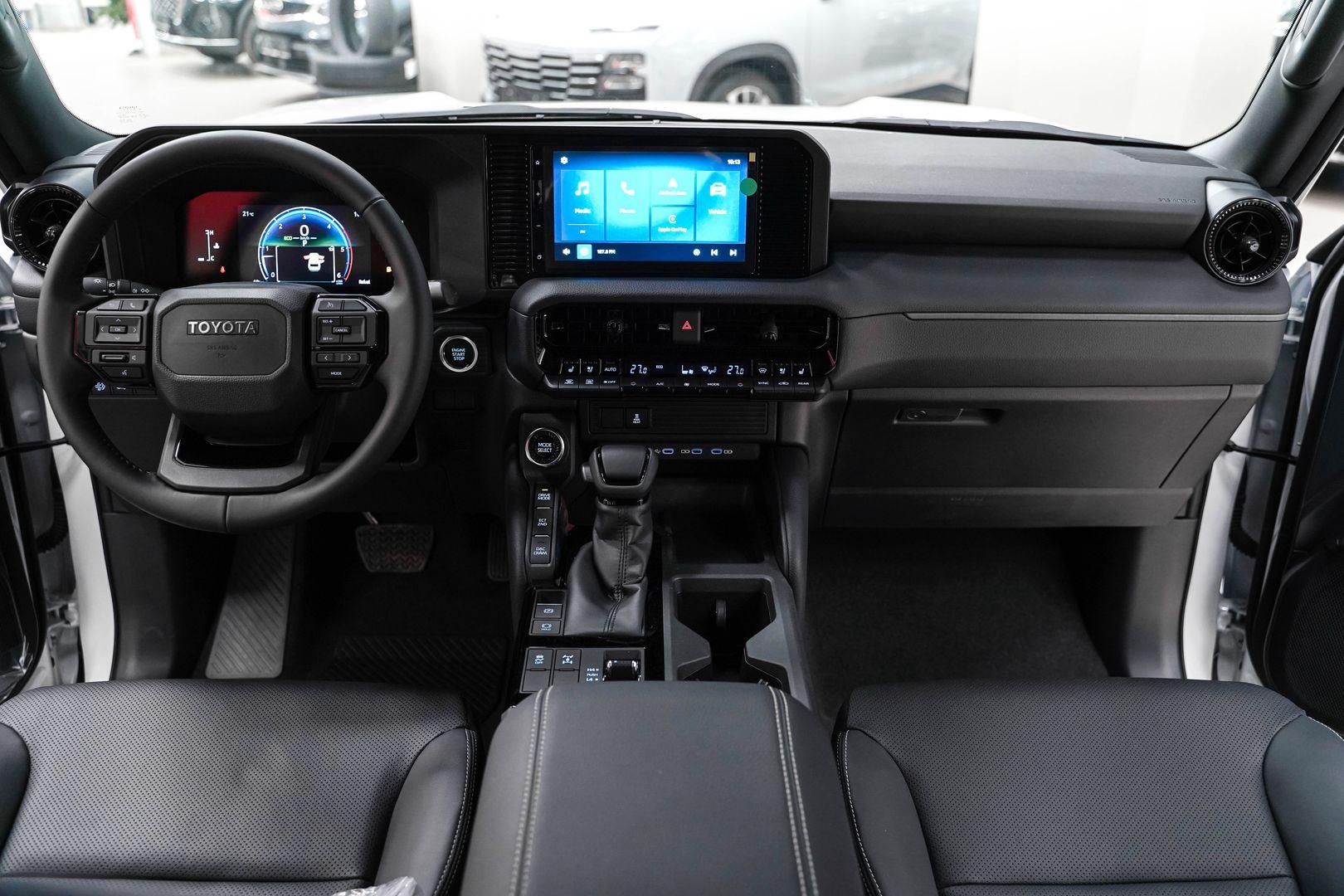 Toyota Land Cruiser Prado 2024, белый, ДЦ Орехово