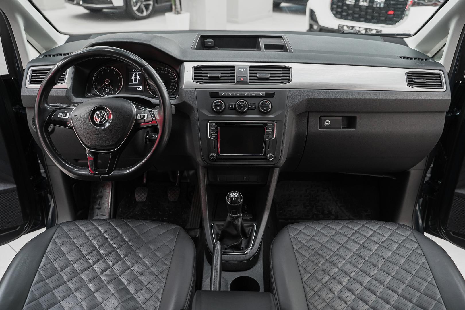 Volkswagen Caddy 2018, зеленый, ДЦ Орехово