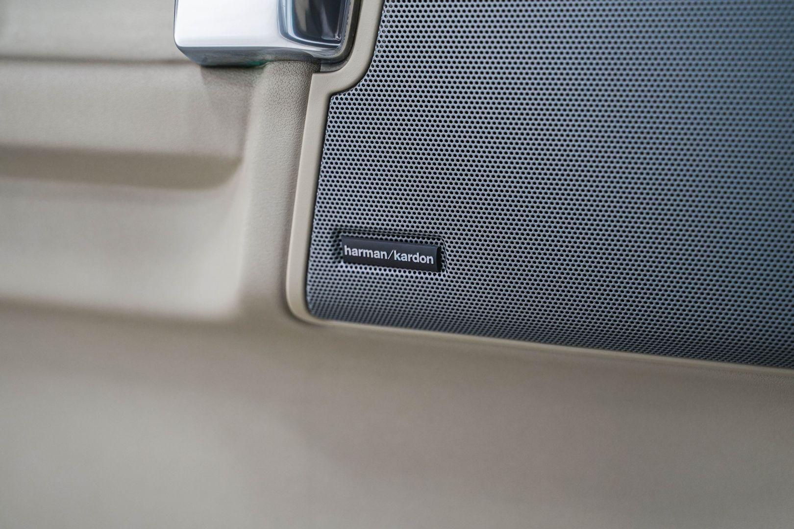 Land Rover Discovery 2013, белый, ДЦ Орехово