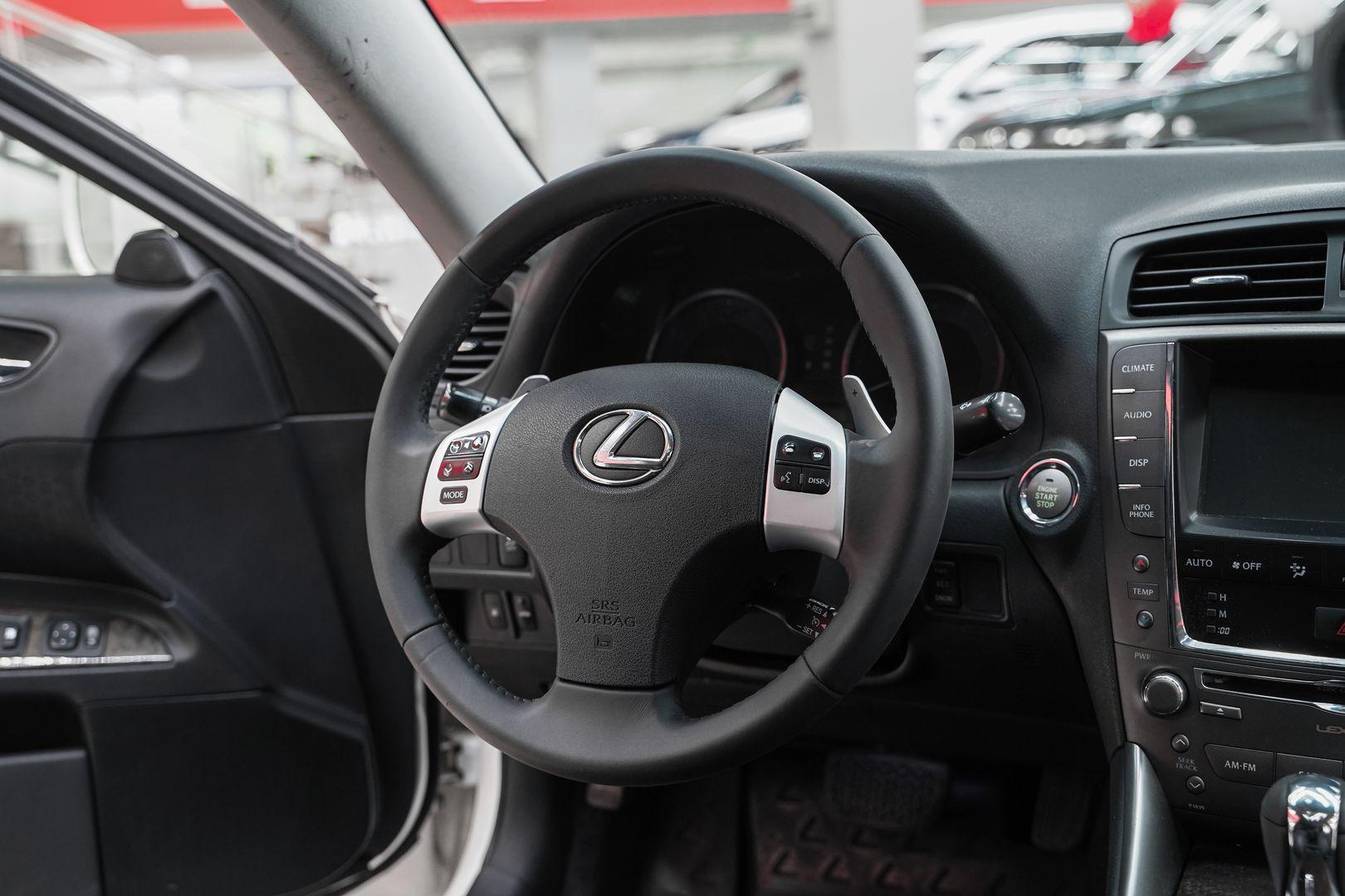 Lexus IS 2011, белый, ДЦ Орехово