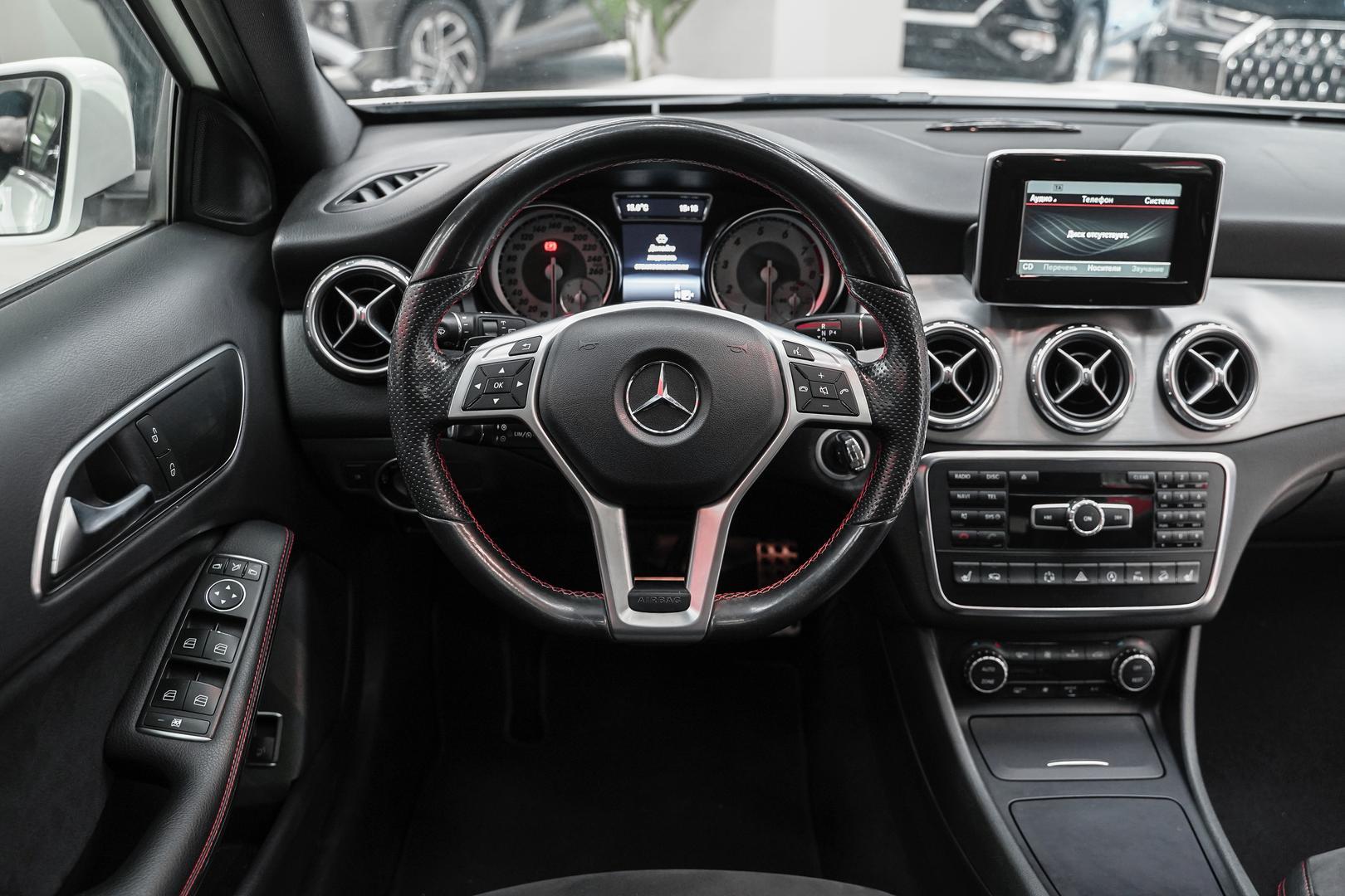 Mercedes-Benz GLA 2015, белый, ДЦ Орехово