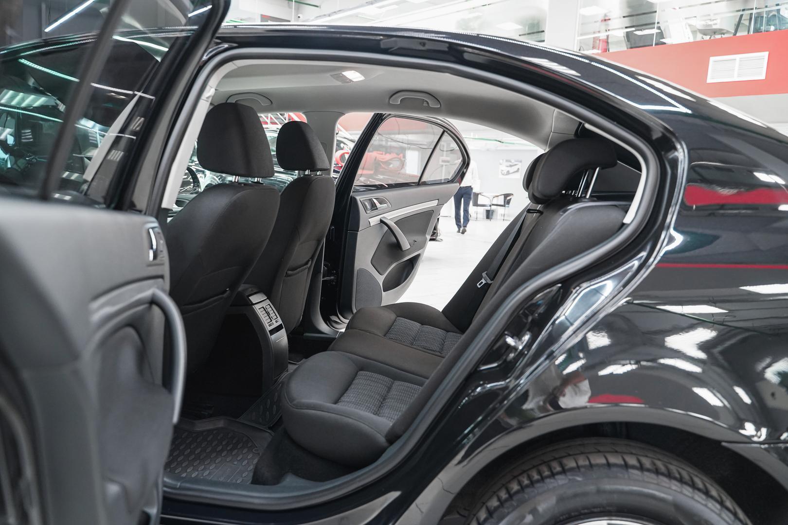 Skoda Octavia 2010, черный, ДЦ Орехово