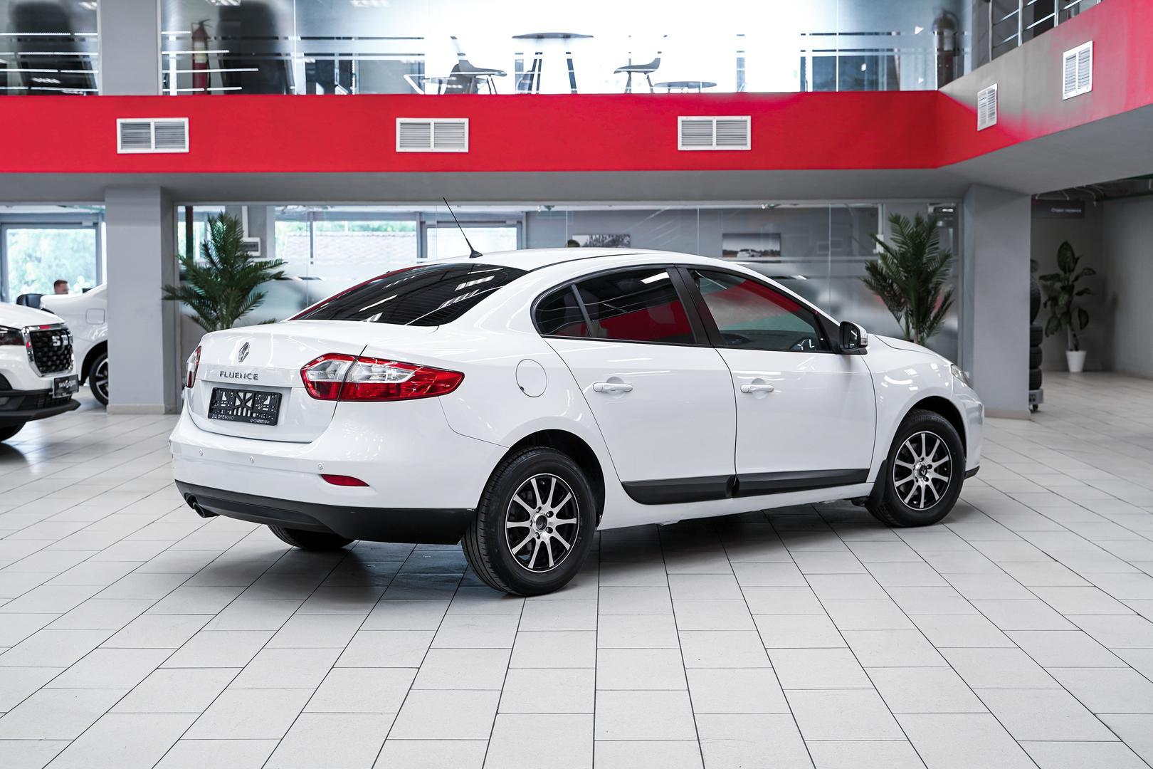 Renault Fluence 2011, белый, ДЦ Орехово