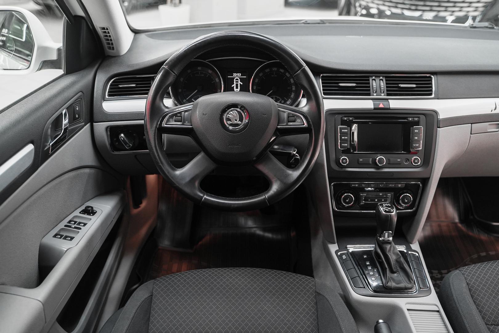 Skoda Superb 2014, белый, ДЦ Орехово