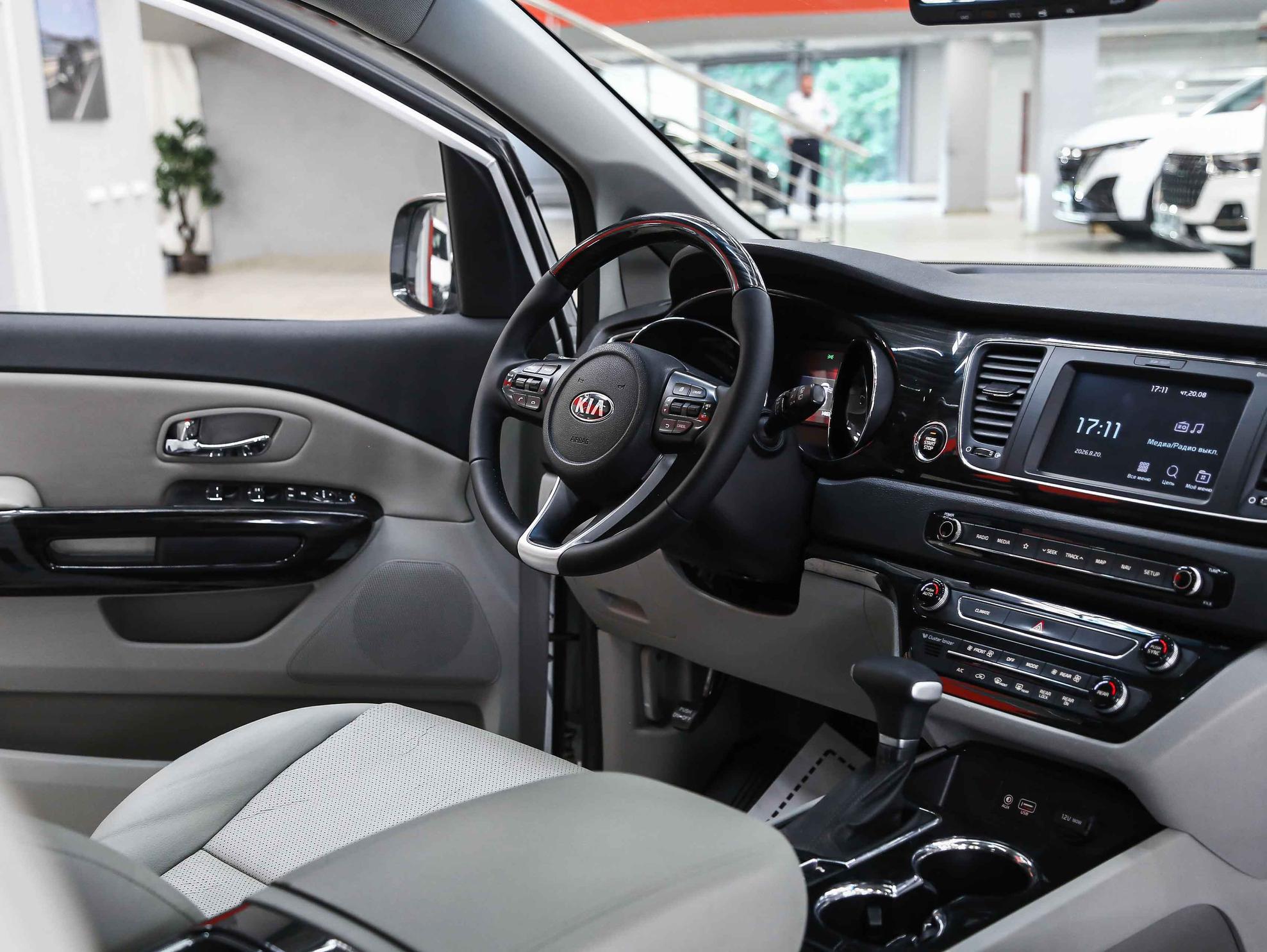 Kia Carnival 2019, белый, ДЦ Орехово