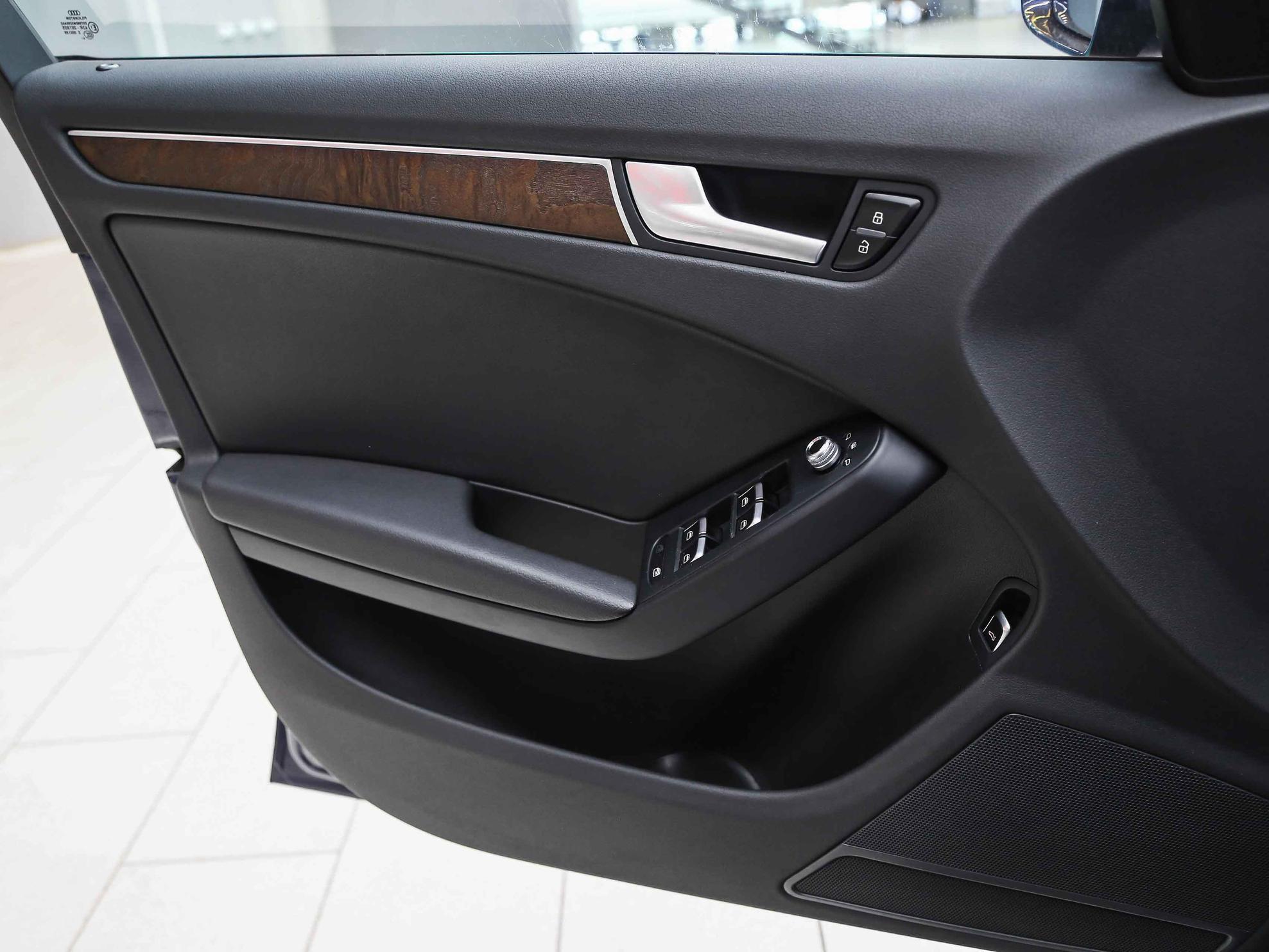 Audi A4 2015, синий, ДЦ Орехово