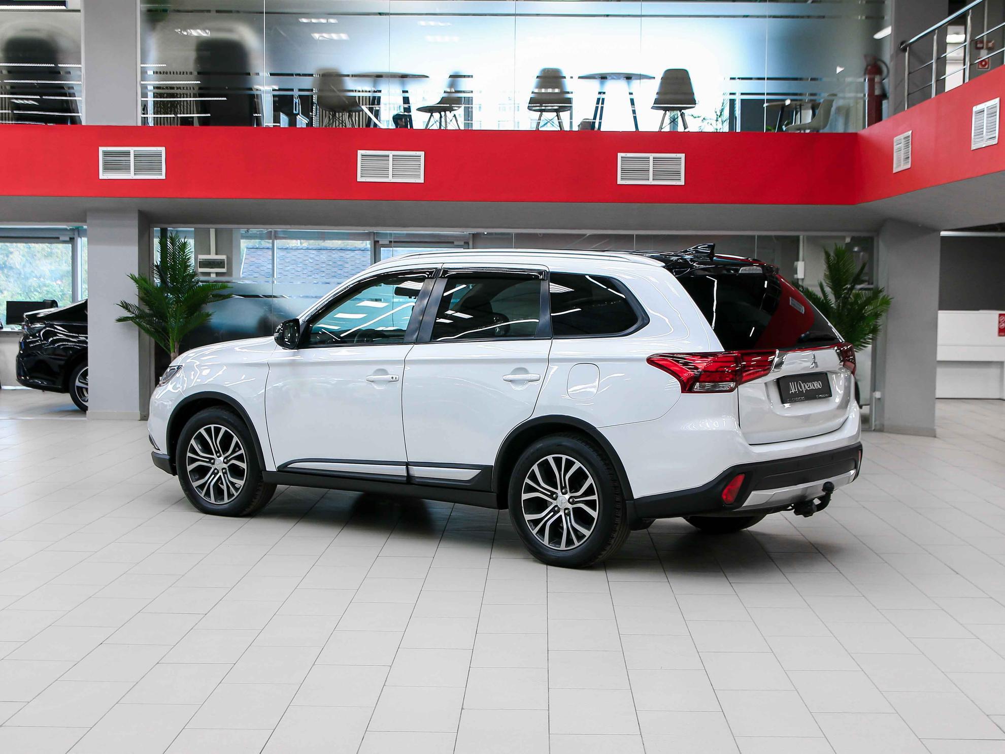 Mitsubishi Outlander 2017, белый, ДЦ Орехово