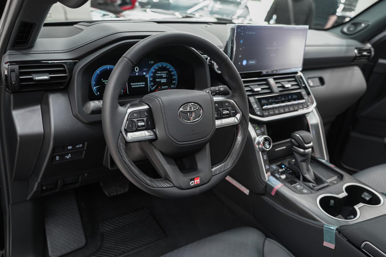 Toyota Land Cruiser 2025, черный, ДЦ Орехово