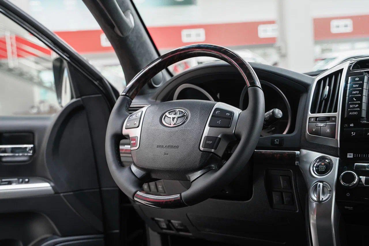 Toyota Land Cruiser 2014, черный, ДЦ Орехово