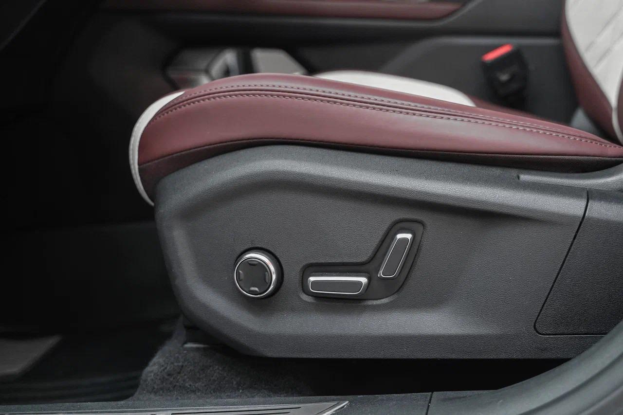 Geely Monjaro 2022, белый, ДЦ Орехово