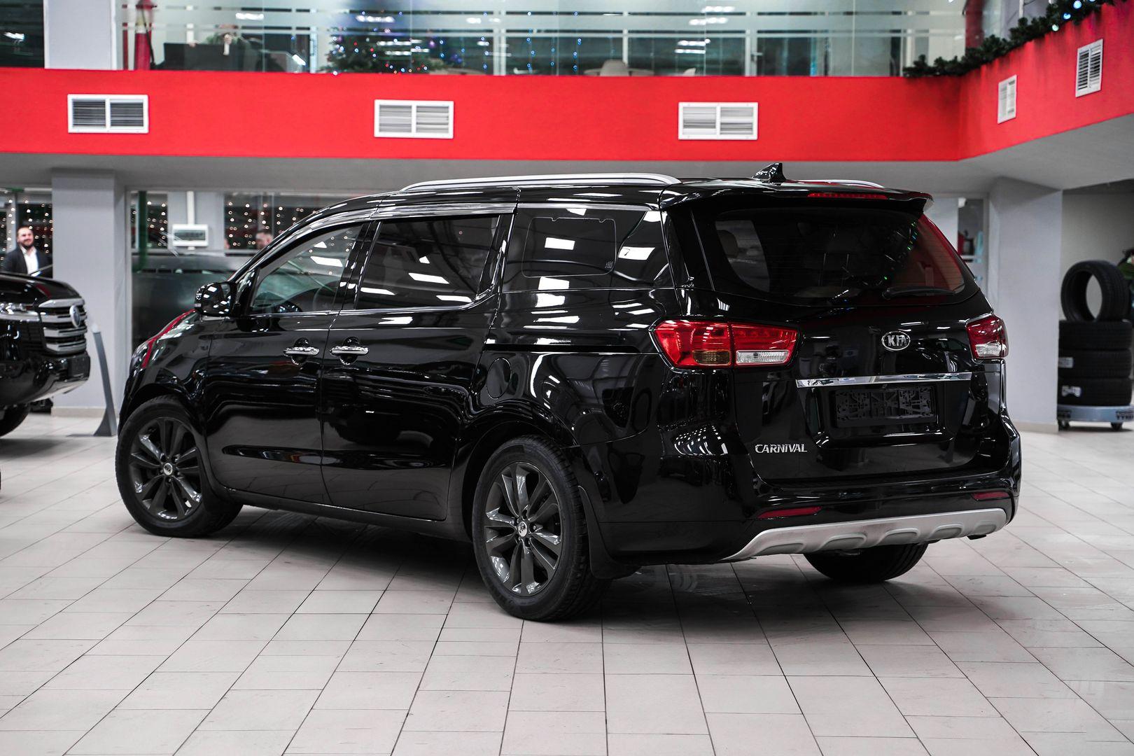 Kia Carnival 2017, черный, ДЦ Орехово
