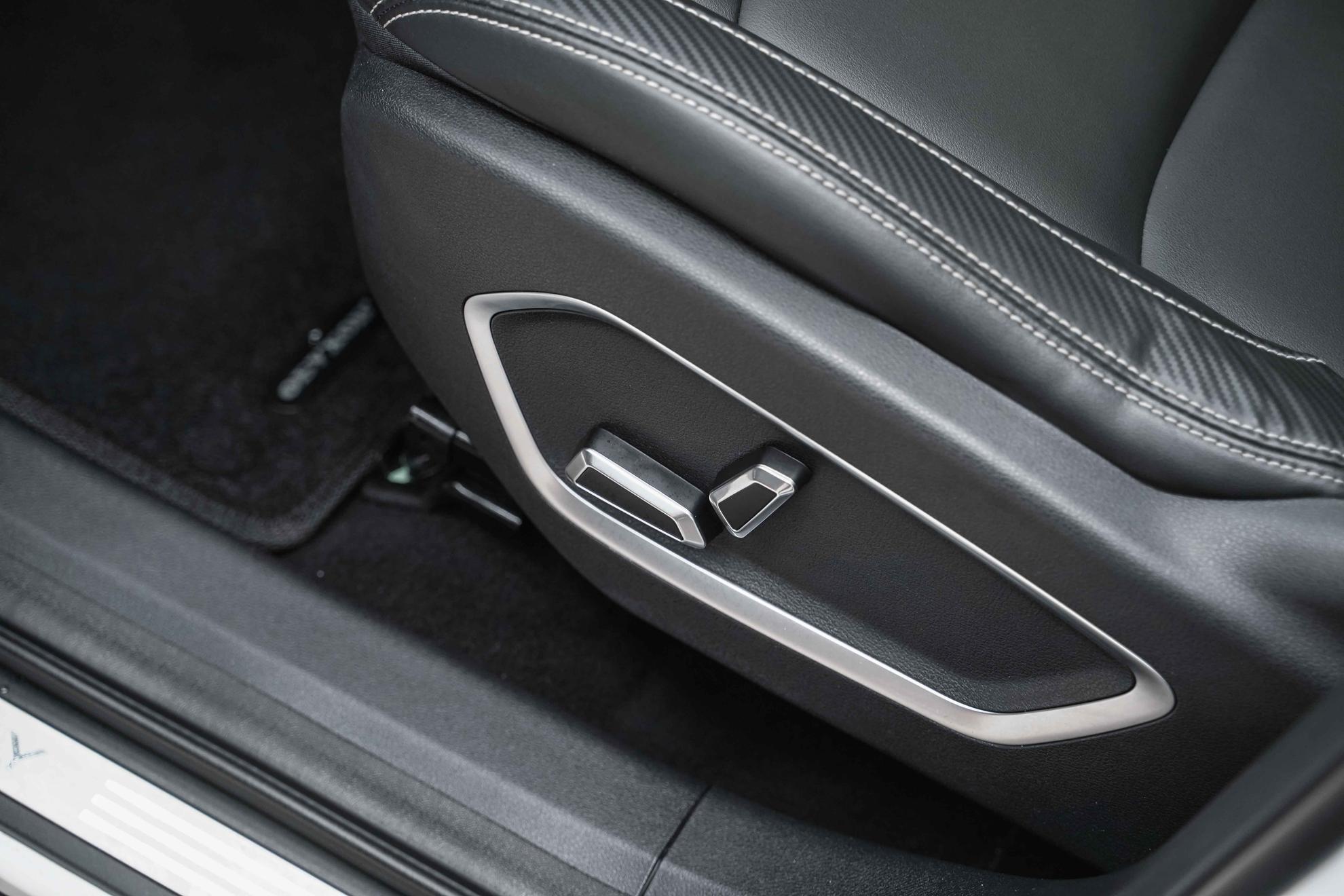 Geely Atlas Pro 2023, белый, ДЦ Орехово