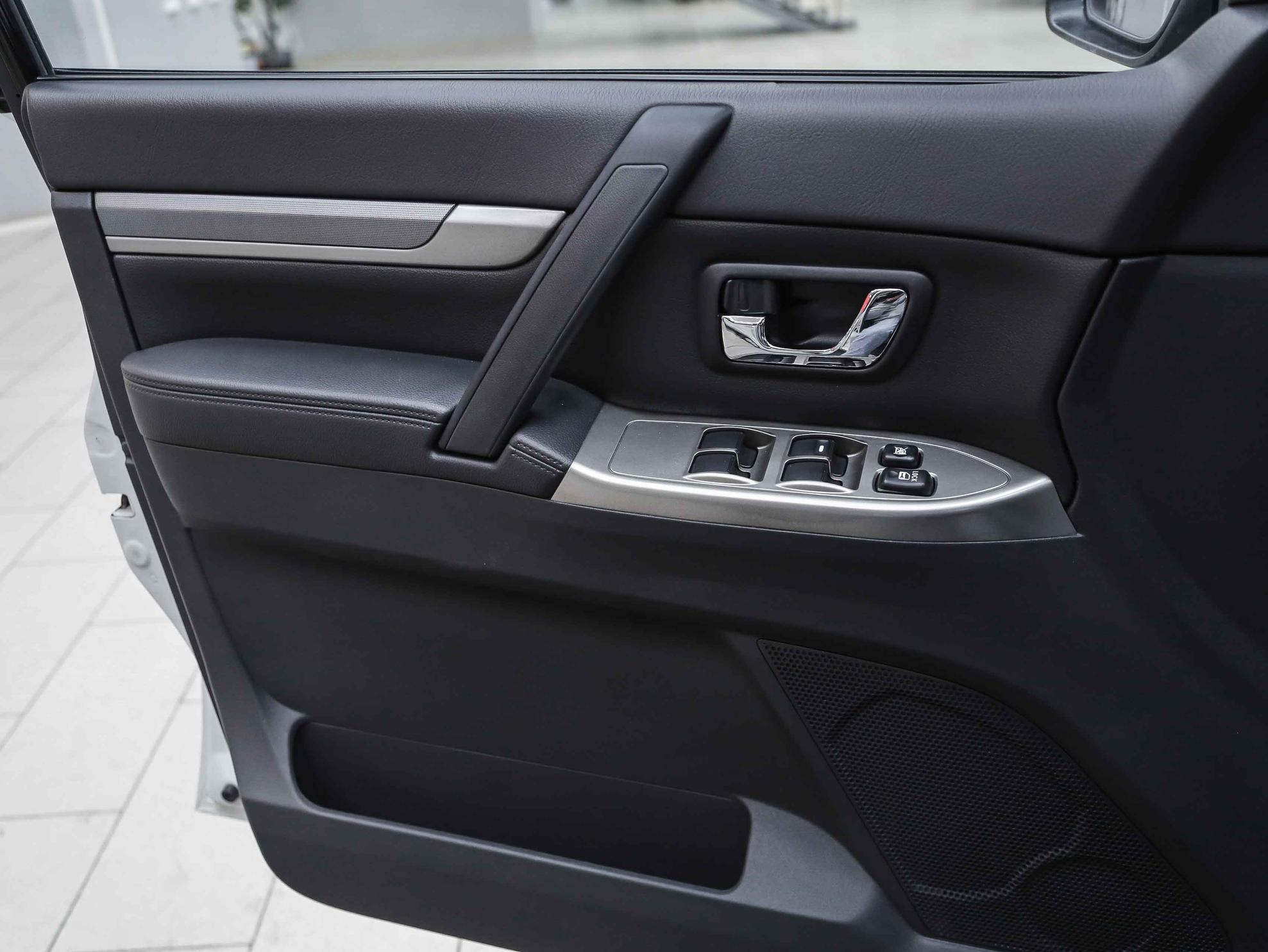 Mitsubishi Pajero 2018, белый, ДЦ Орехово