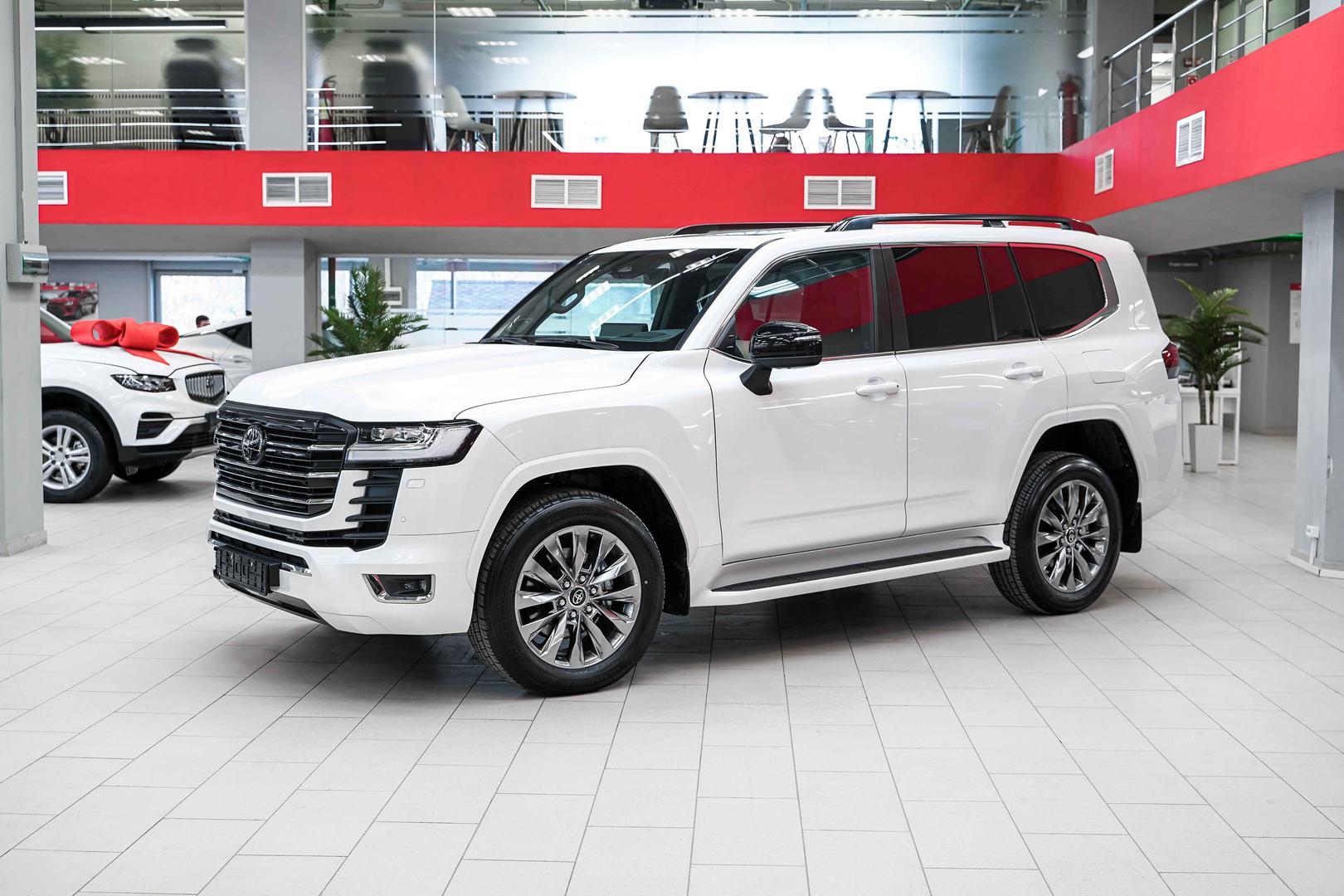 Toyota Land Cruiser 2026, белый, ДЦ Орехово