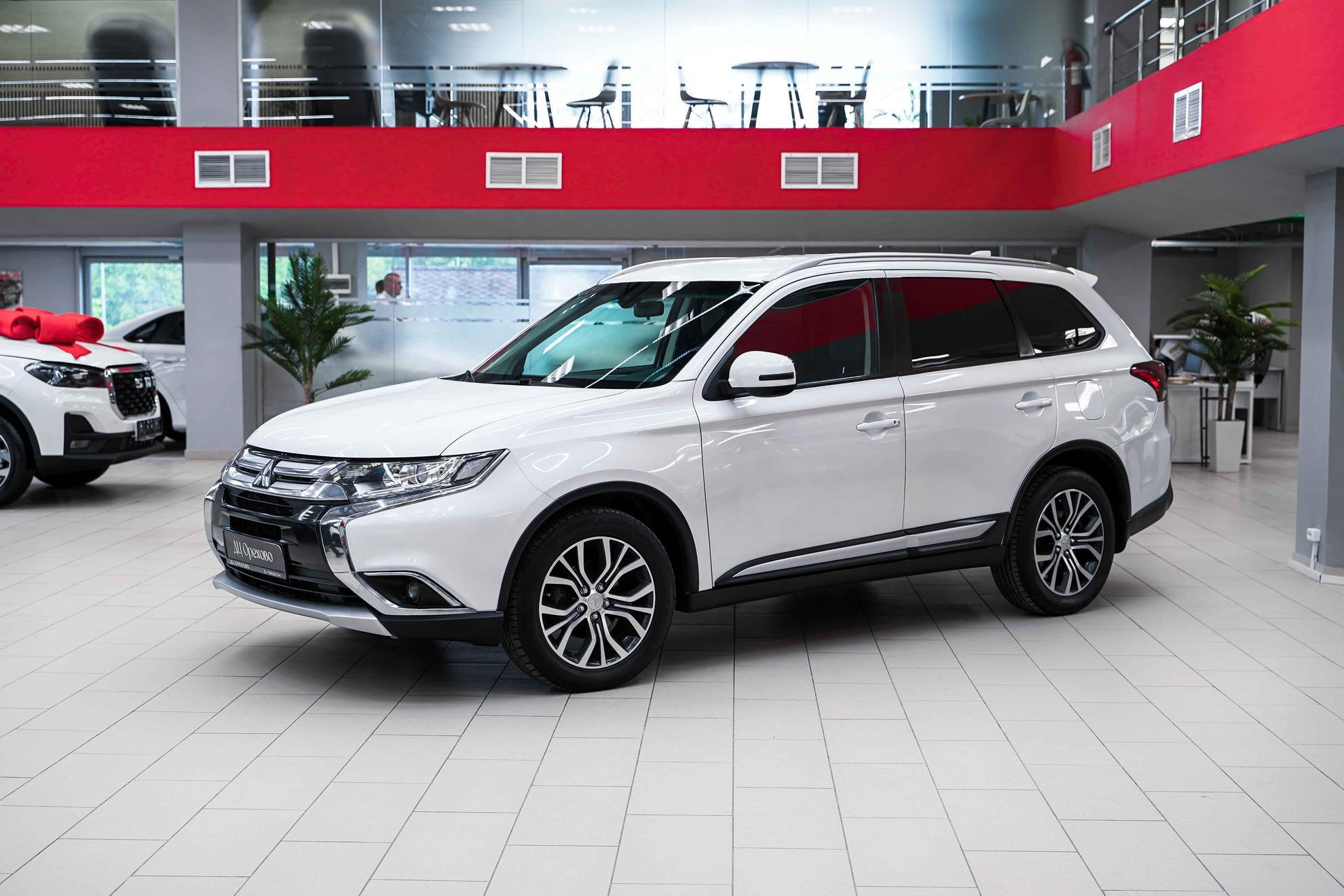 Mitsubishi Outlander 2017, белый, ДЦ Орехово