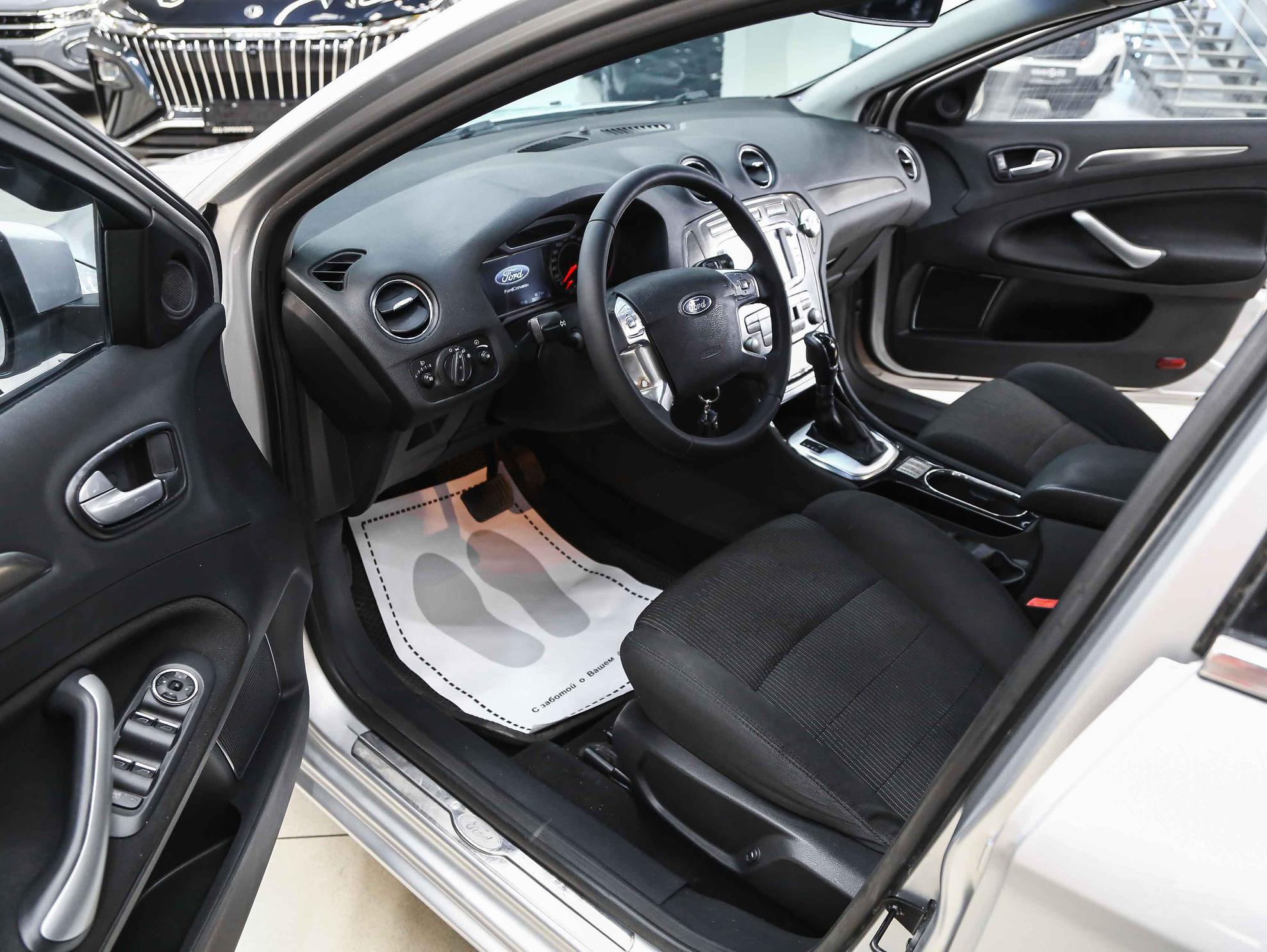 Ford Mondeo 2010, серебряный, ДЦ Орехово