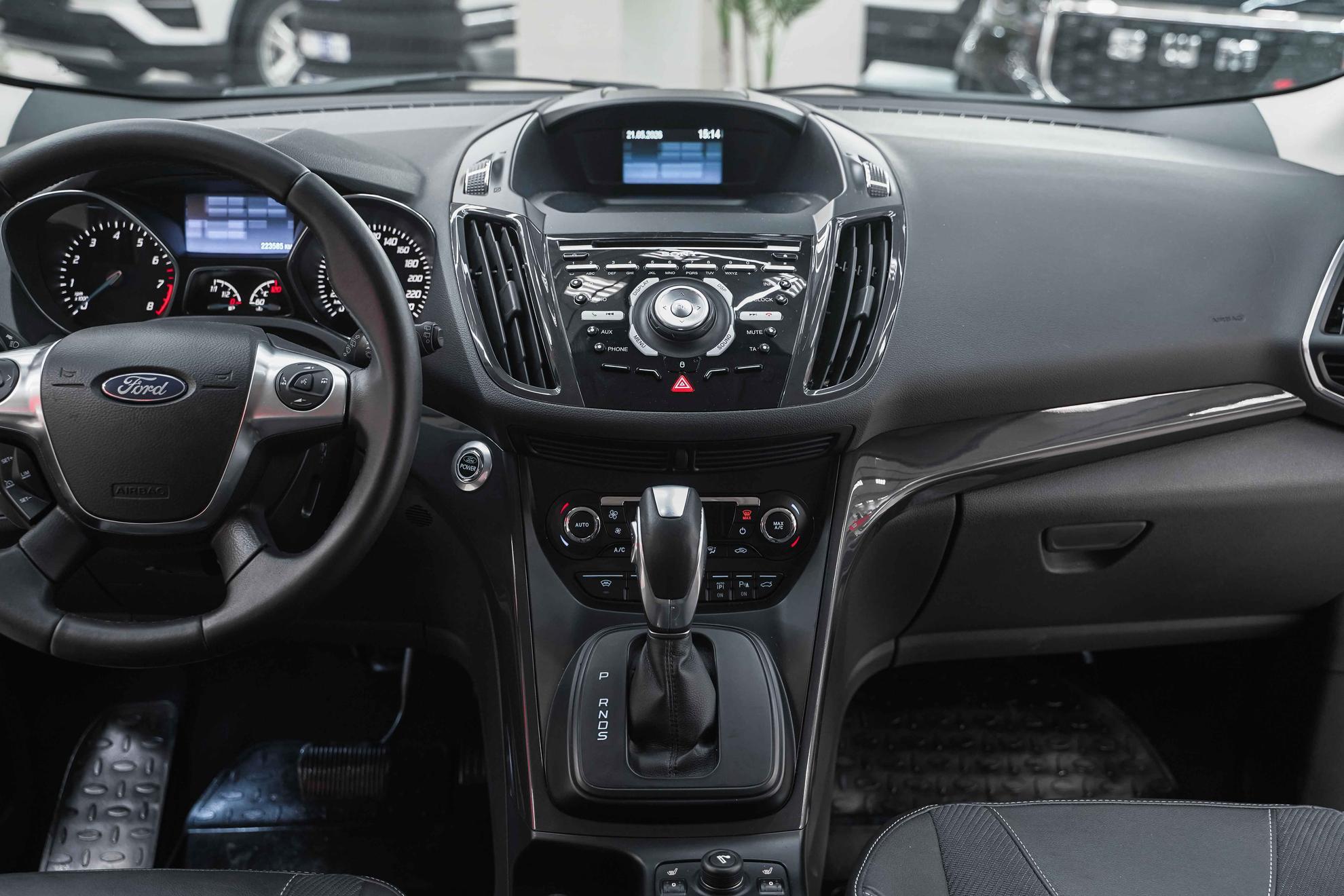 Ford Kuga 2013, черный, ДЦ Орехово