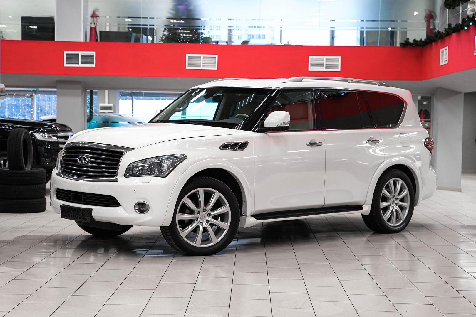 Infiniti QX56 2010, белый, ДЦ Орехово