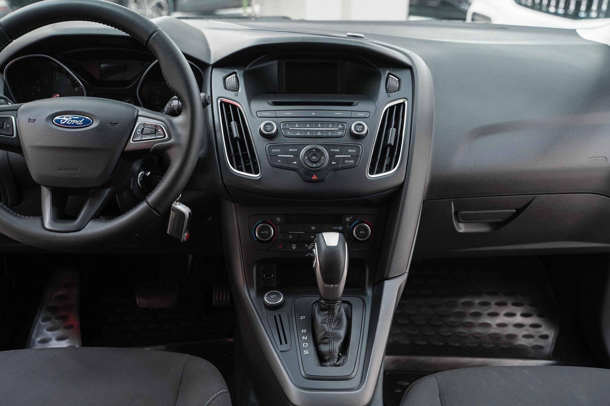 Ford Focus 2015, синий, ДЦ Орехово