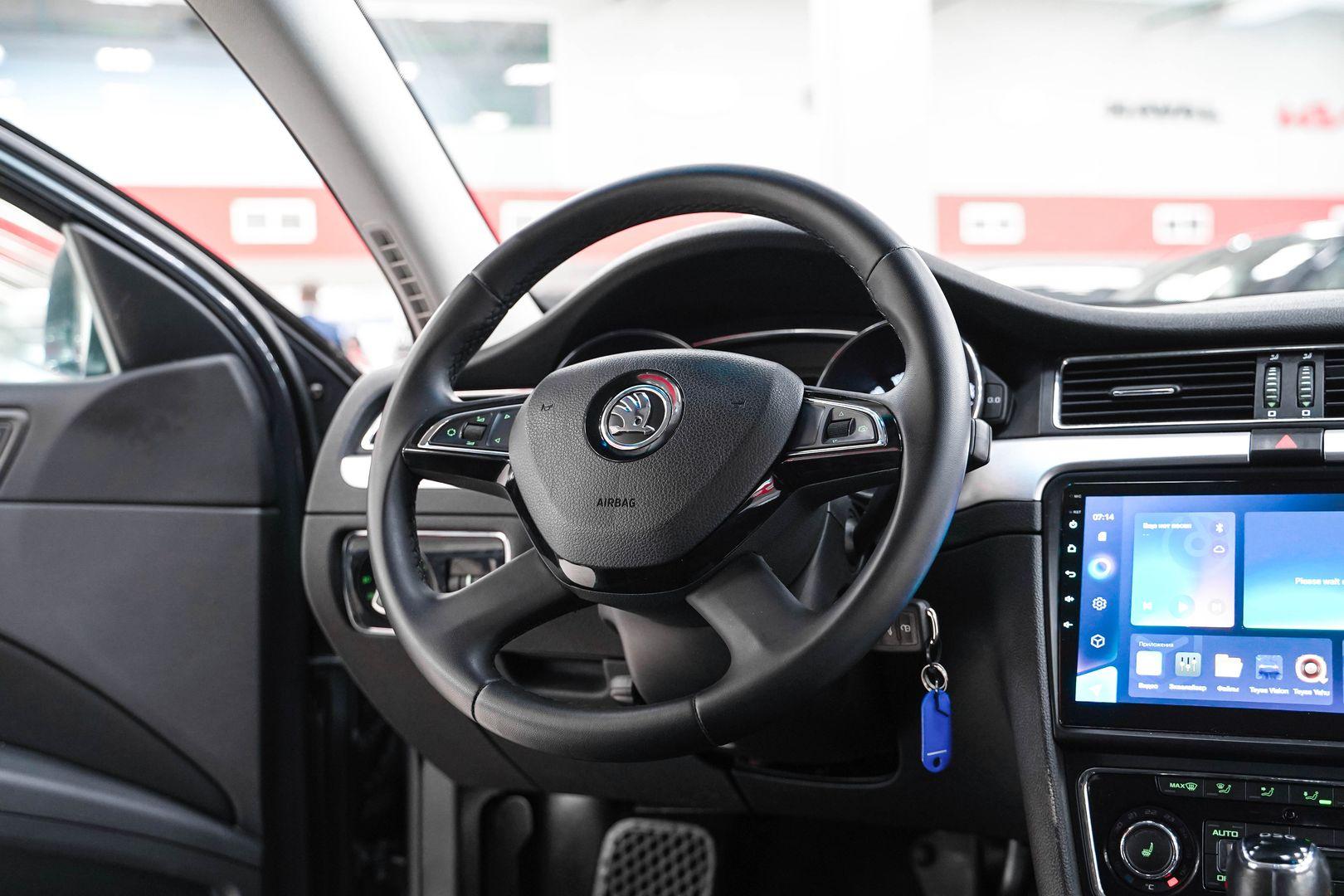 Skoda Superb 2013, серый, ДЦ Орехово