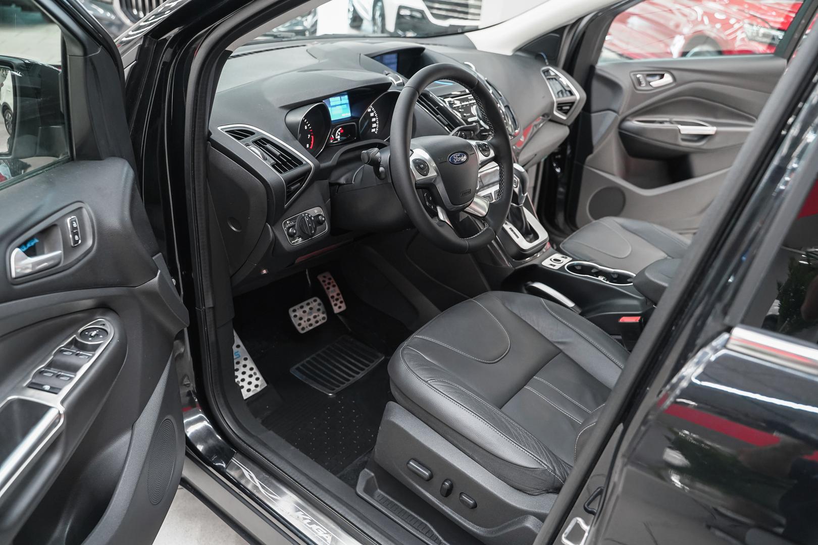 Ford Kuga 2013, черный, ДЦ Орехово