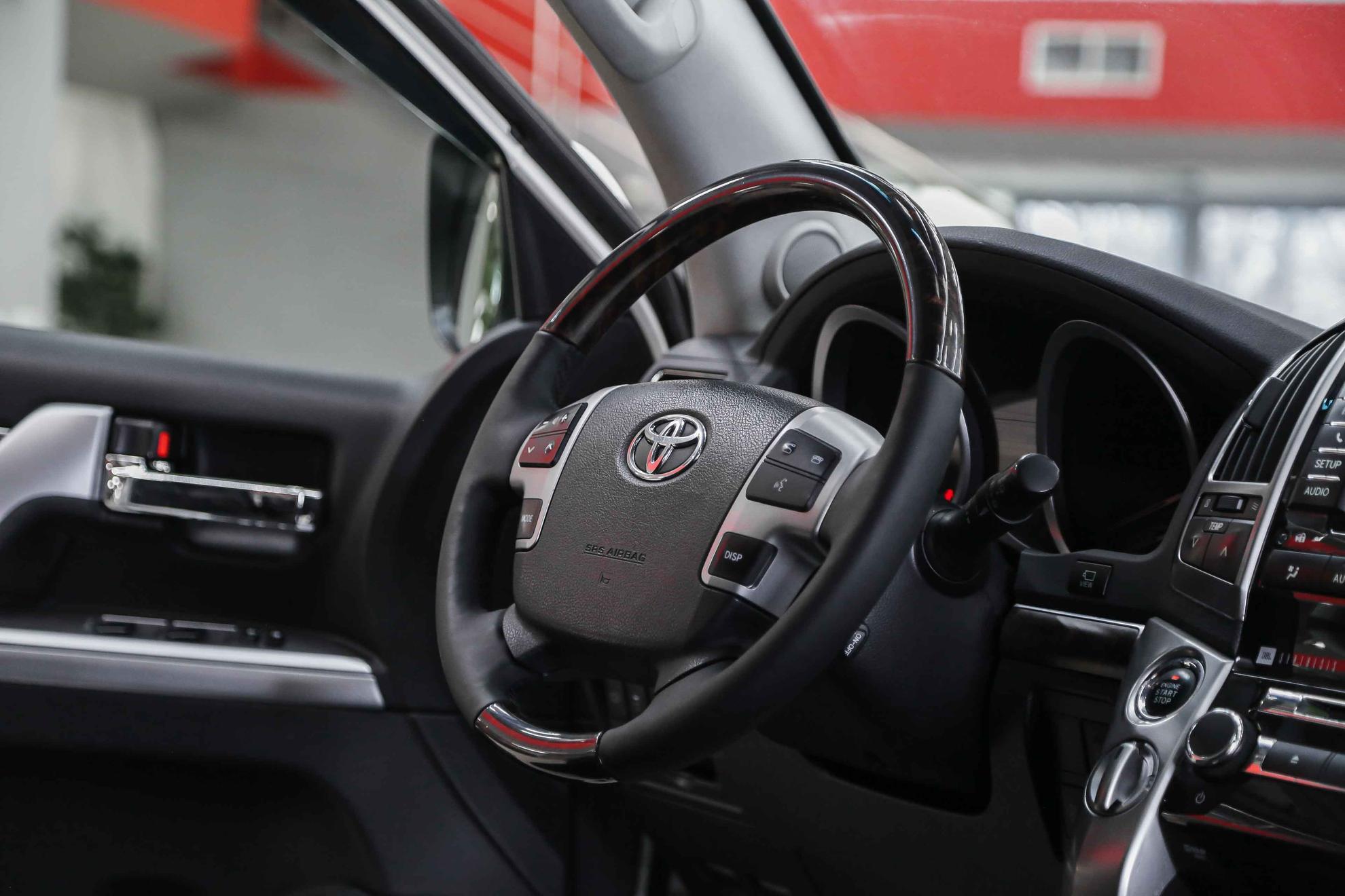 Toyota Land Cruiser 2013, белый, ДЦ Орехово